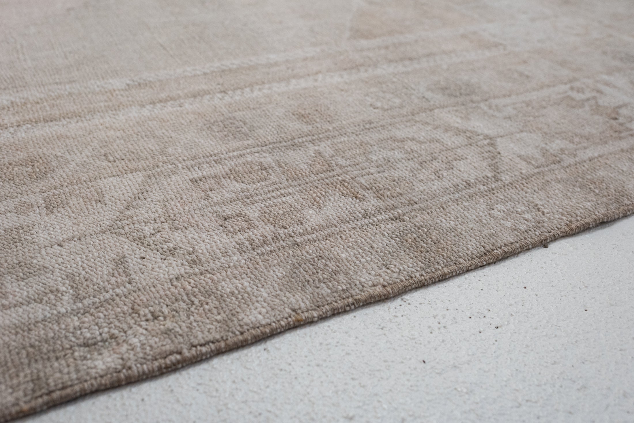 5&#39;11 x 10&#39;7 | Large Light Vintage Rug | C-3157