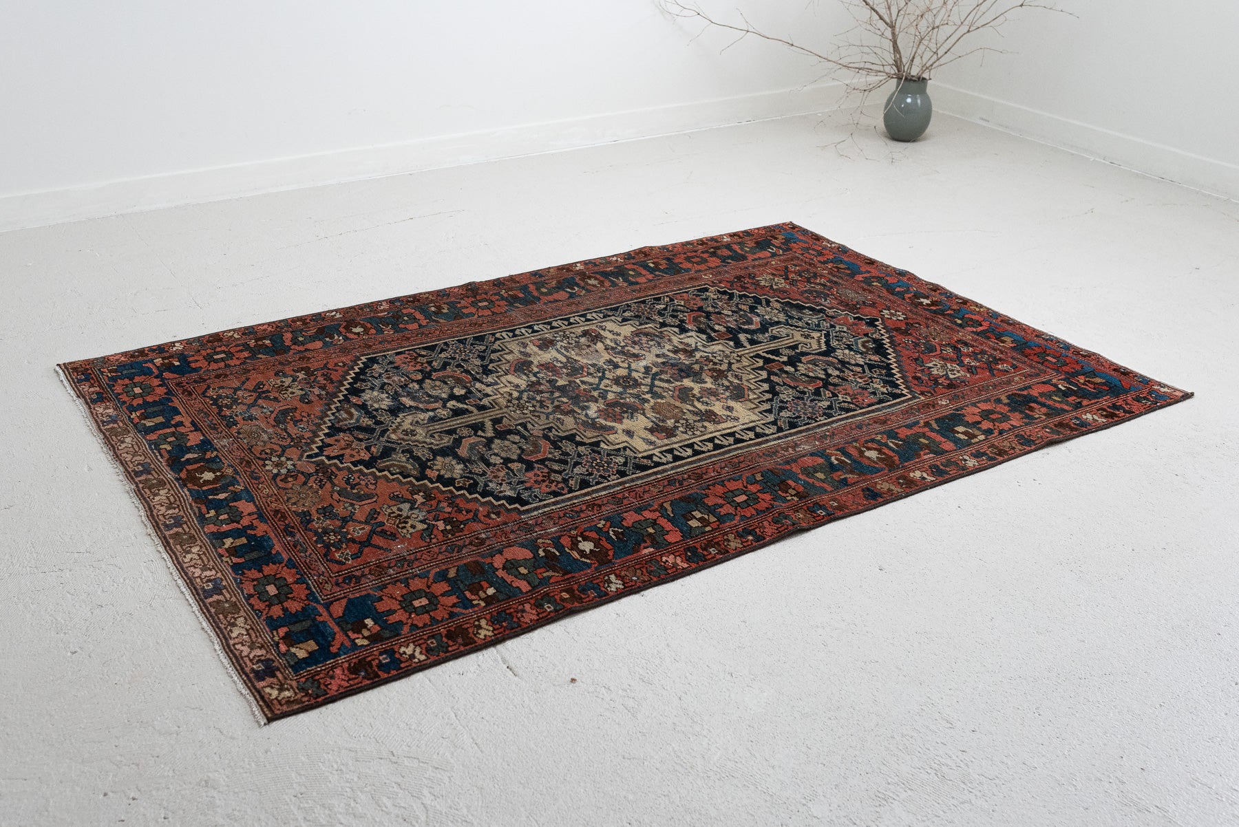 4&#39;2 x 6&#39;5 | Moody Medium Rug | W-2605