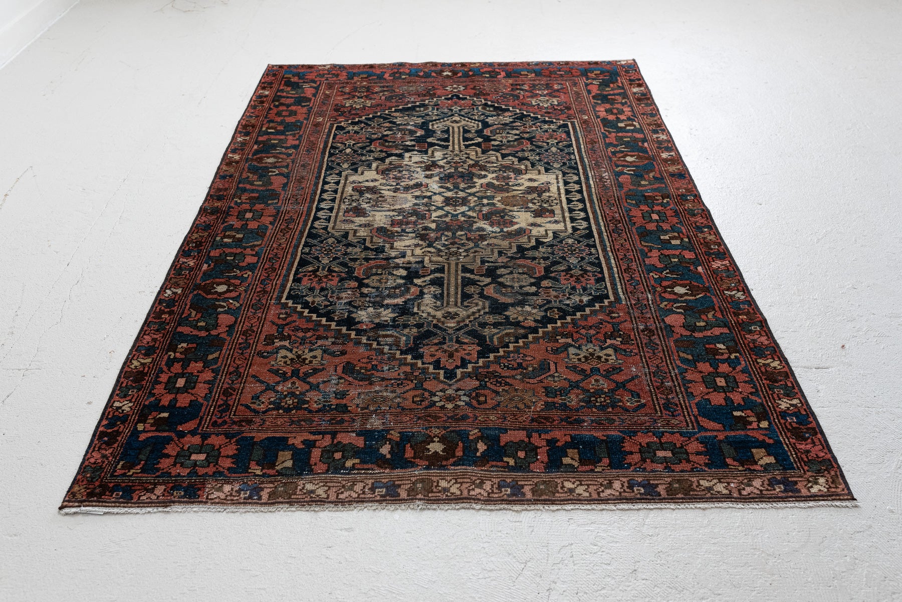 4&#39;2 x 6&#39;5 | Moody Medium Rug | W-2605