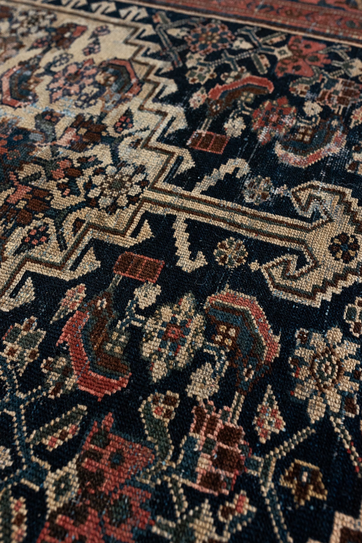 4&#39;2 x 6&#39;5 | Moody Medium Rug | W-2605