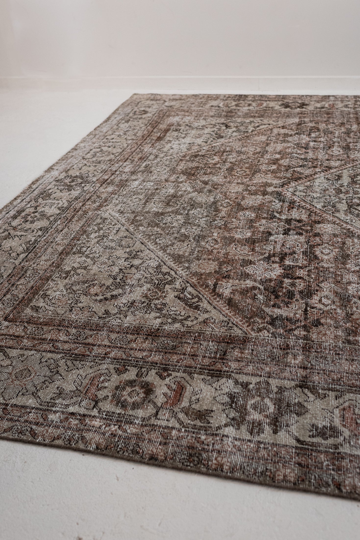 10&#39;5 x 13&#39;3 | Extra Large Vintage Mahal | L-3216