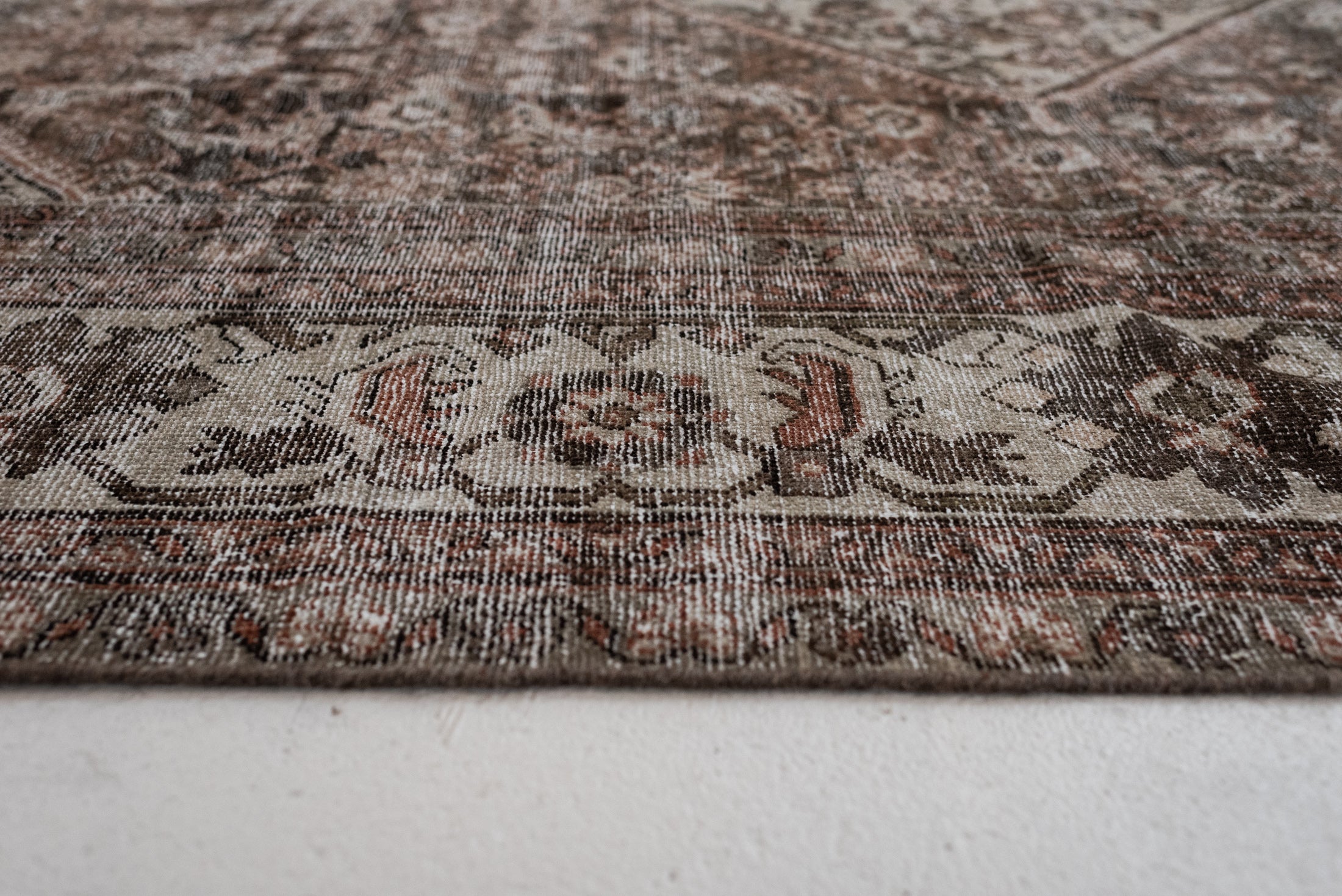 10&#39;5 x 13&#39;3 | Extra Large Vintage Mahal | L-3216