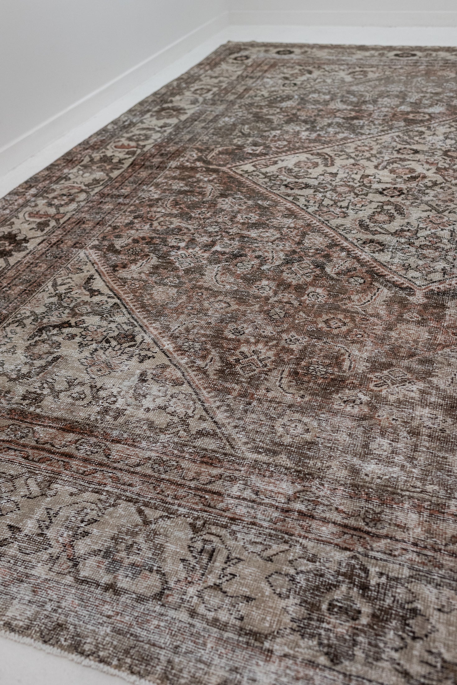 10&#39;5 x 13&#39;3 | Extra Large Vintage Mahal | L-3216