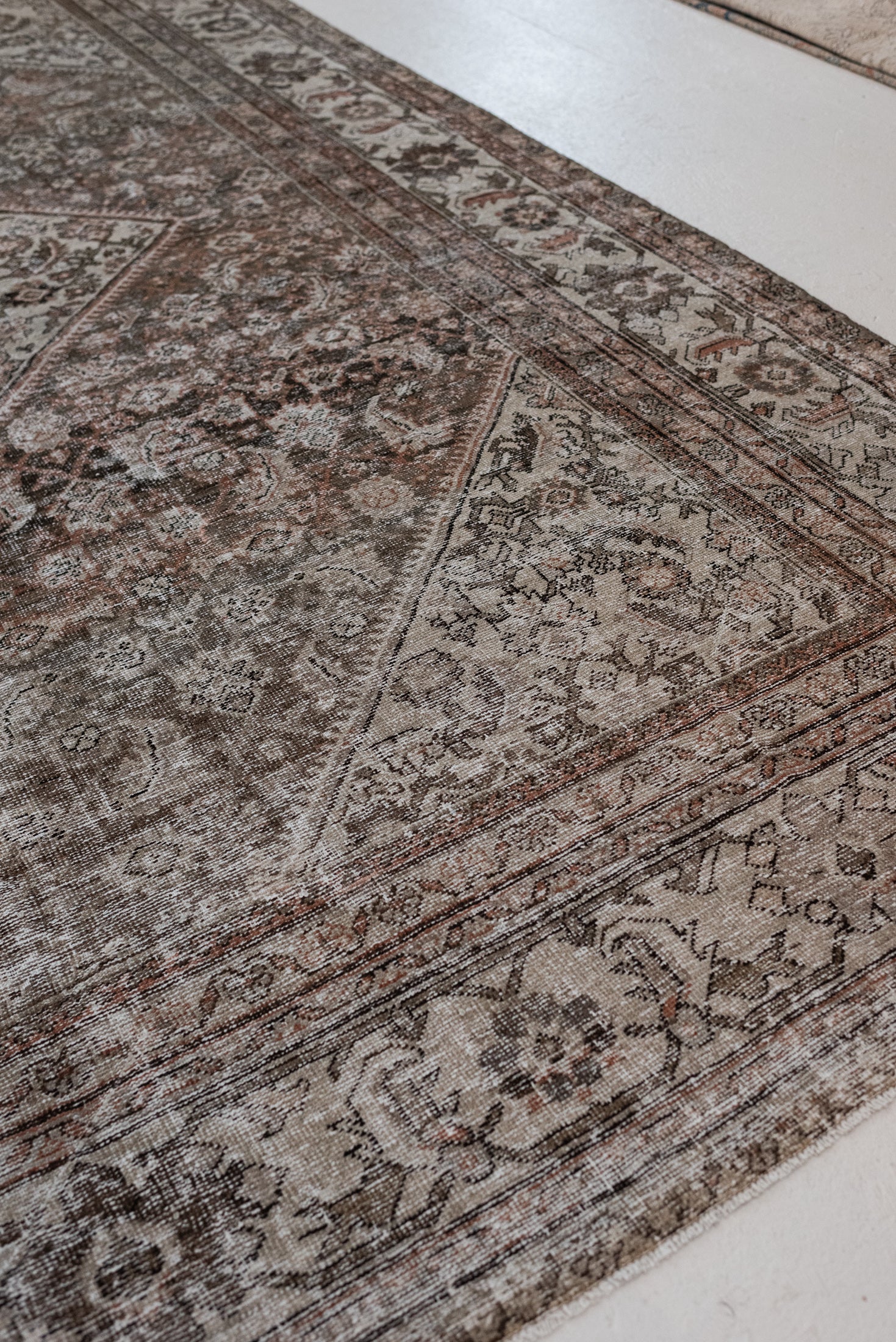10&#39;5 x 13&#39;3 | Extra Large Vintage Mahal | L-3216