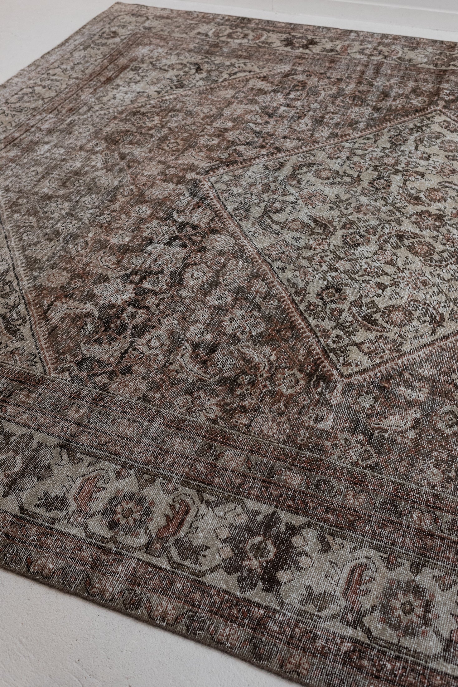 10&#39;5 x 13&#39;3 | Extra Large Vintage Mahal | L-3216