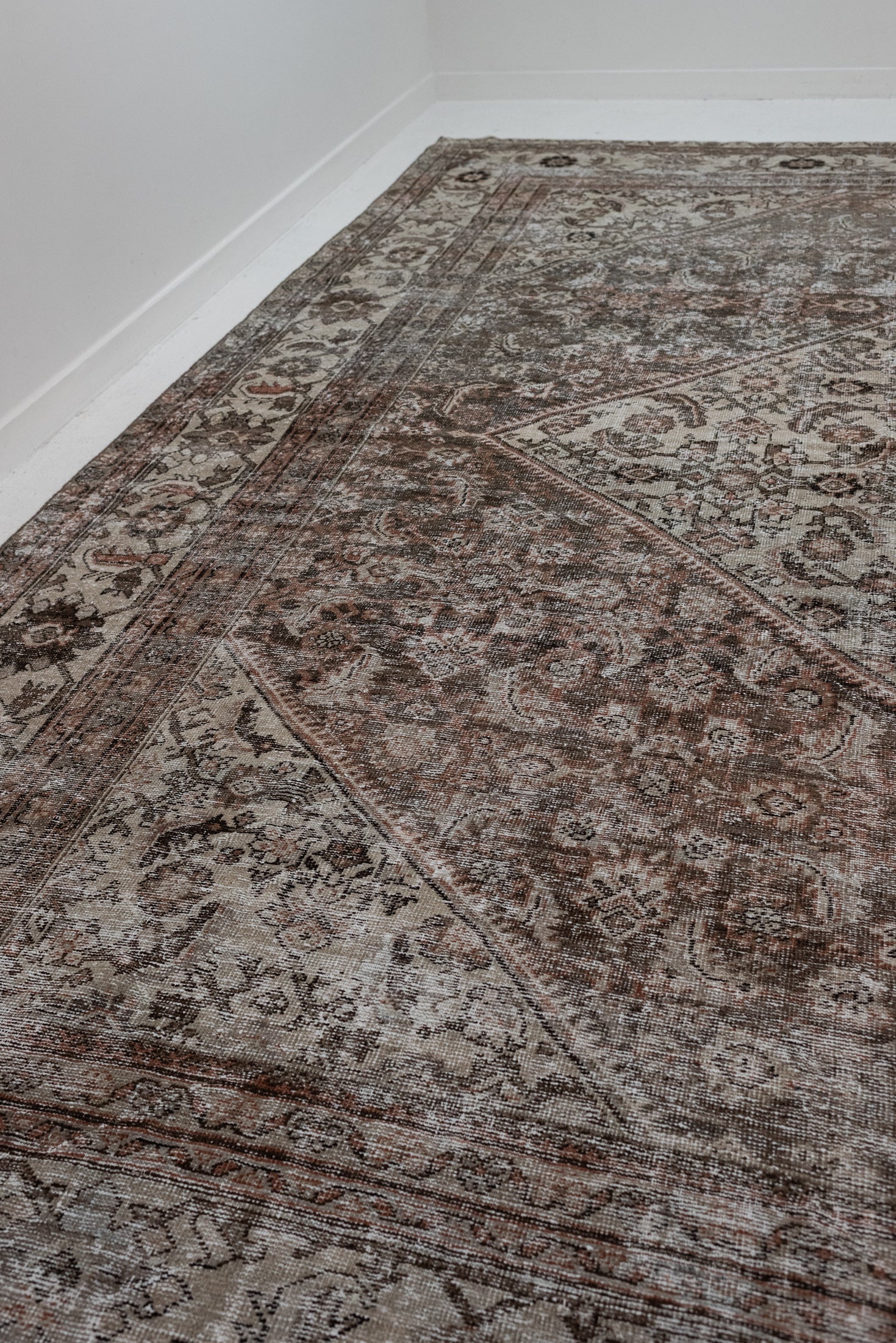 10&#39;5 x 13&#39;3 | Extra Large Vintage Mahal | L-3216