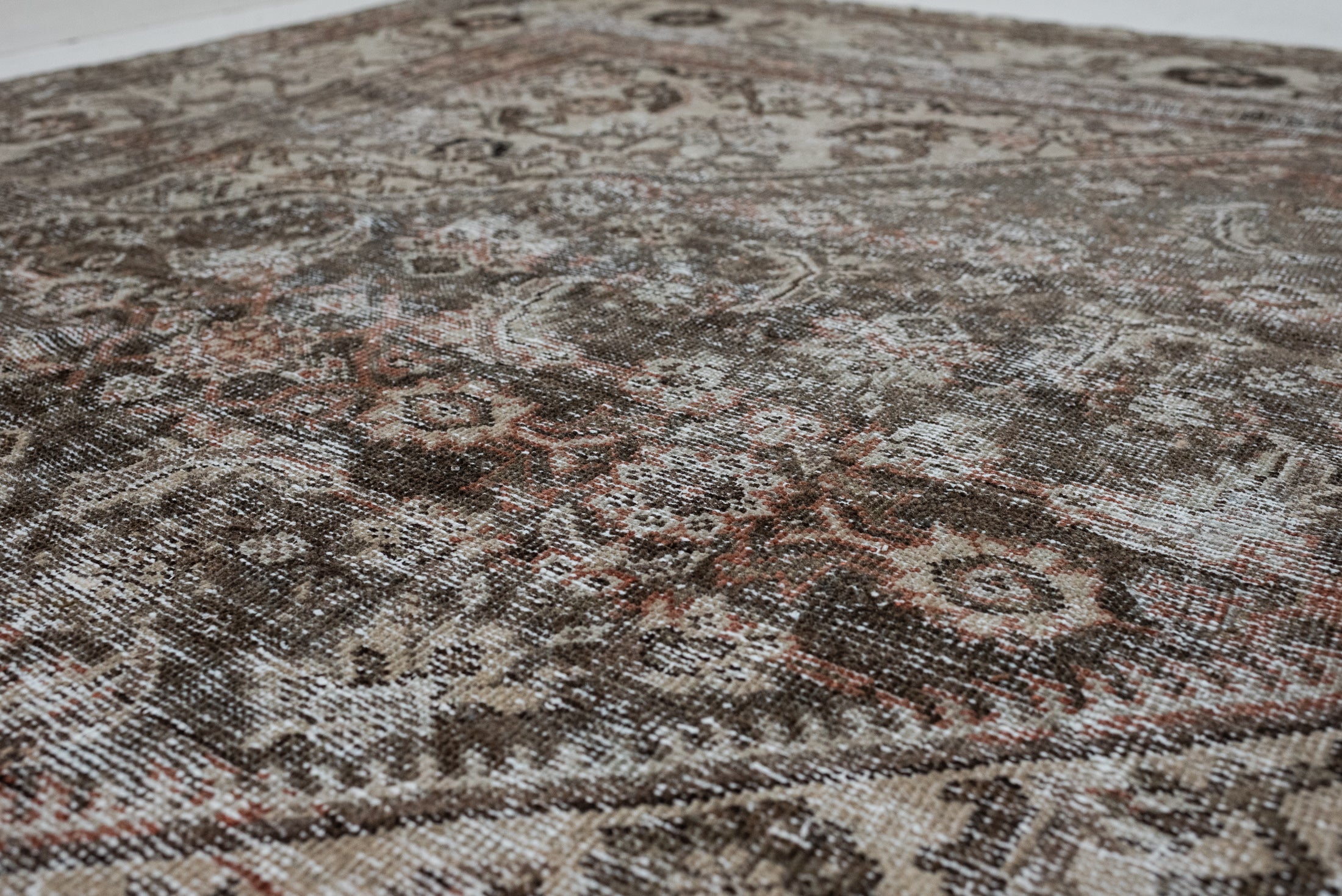 10&#39;5 x 13&#39;3 | Extra Large Vintage Mahal | L-3216