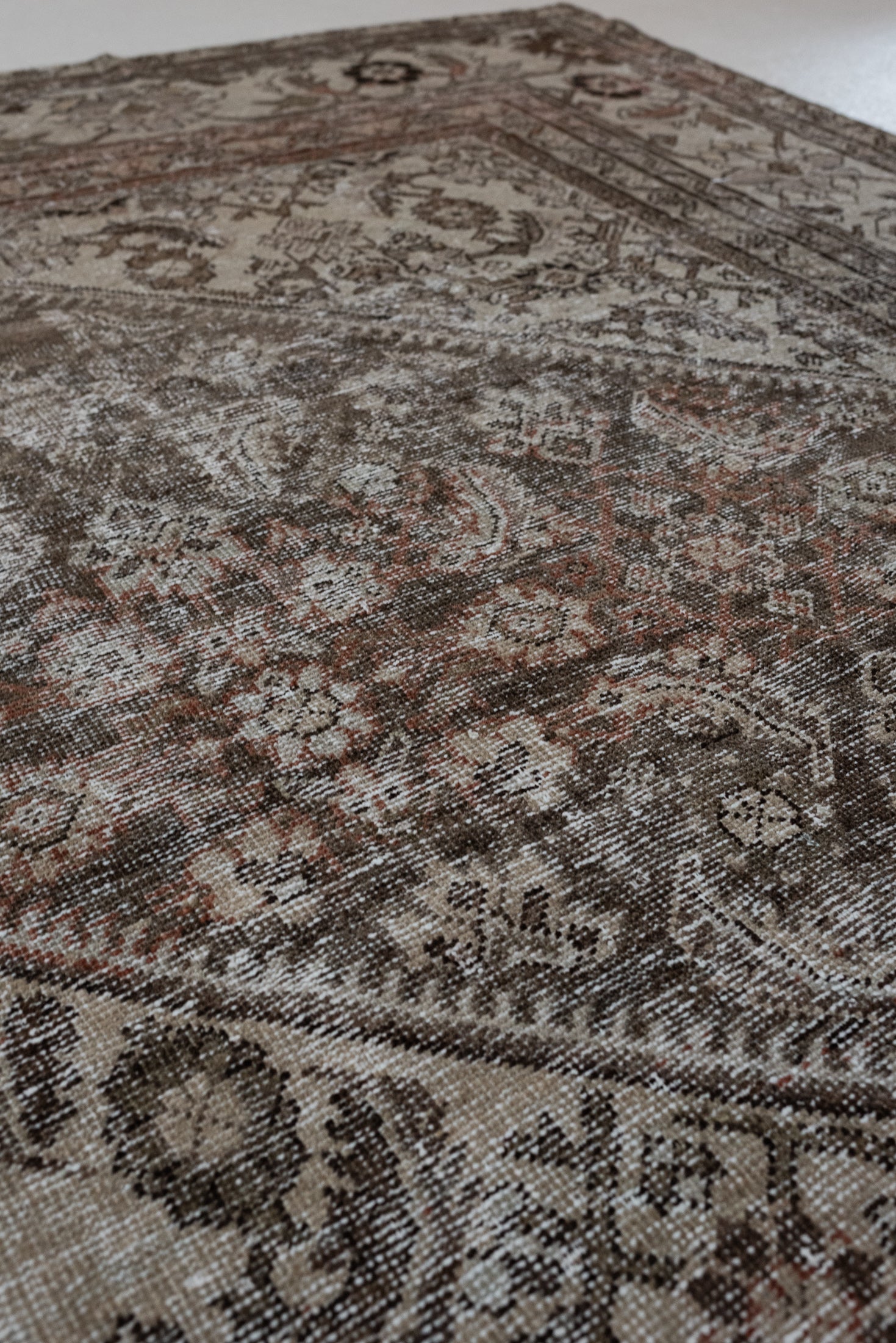 10&#39;5 x 13&#39;3 | Extra Large Vintage Mahal | L-3216