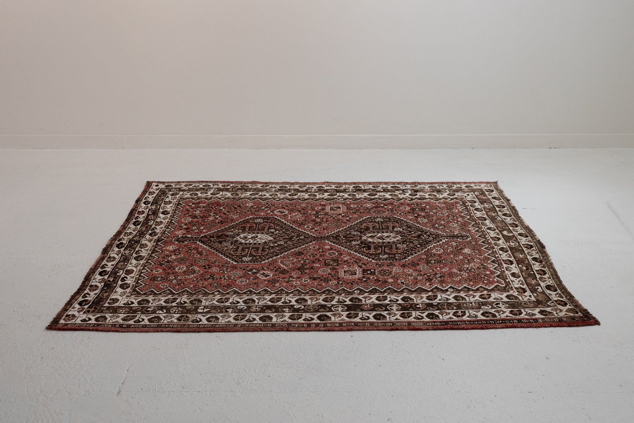 5&#39;7 x 6&#39;8 | Beautiful Vintage Shiraz | W-3191