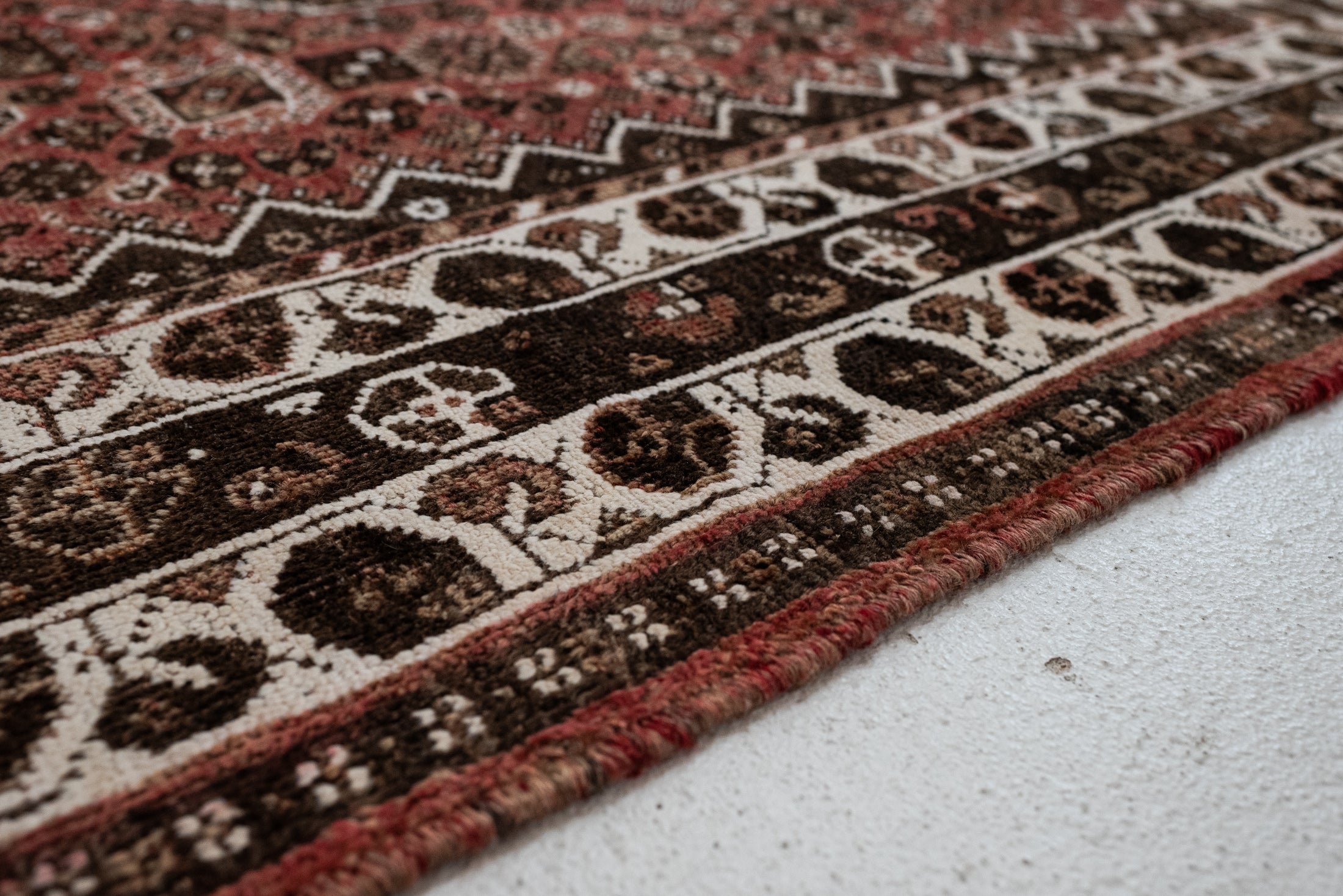5&#39;7 x 6&#39;8 | Beautiful Vintage Shiraz | W-3191