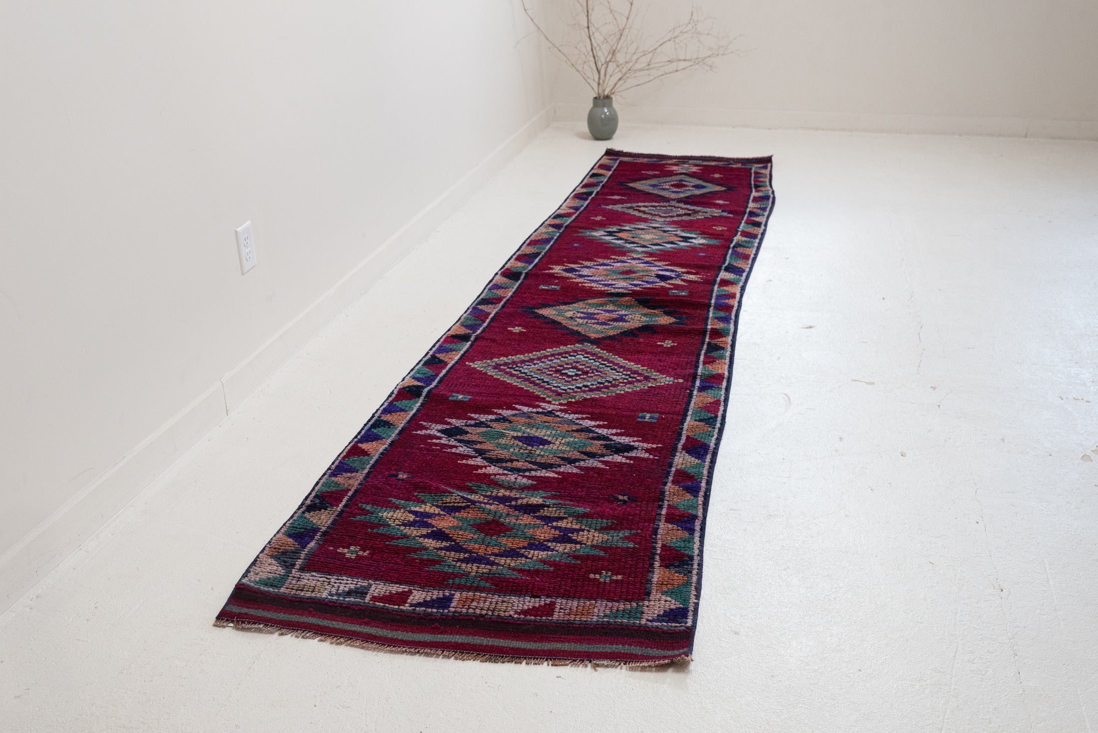 2'9 x 12'2 | R-4085
