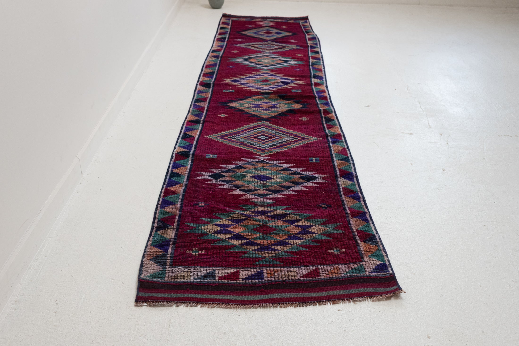 2'9 x 12'2 | R-4085
