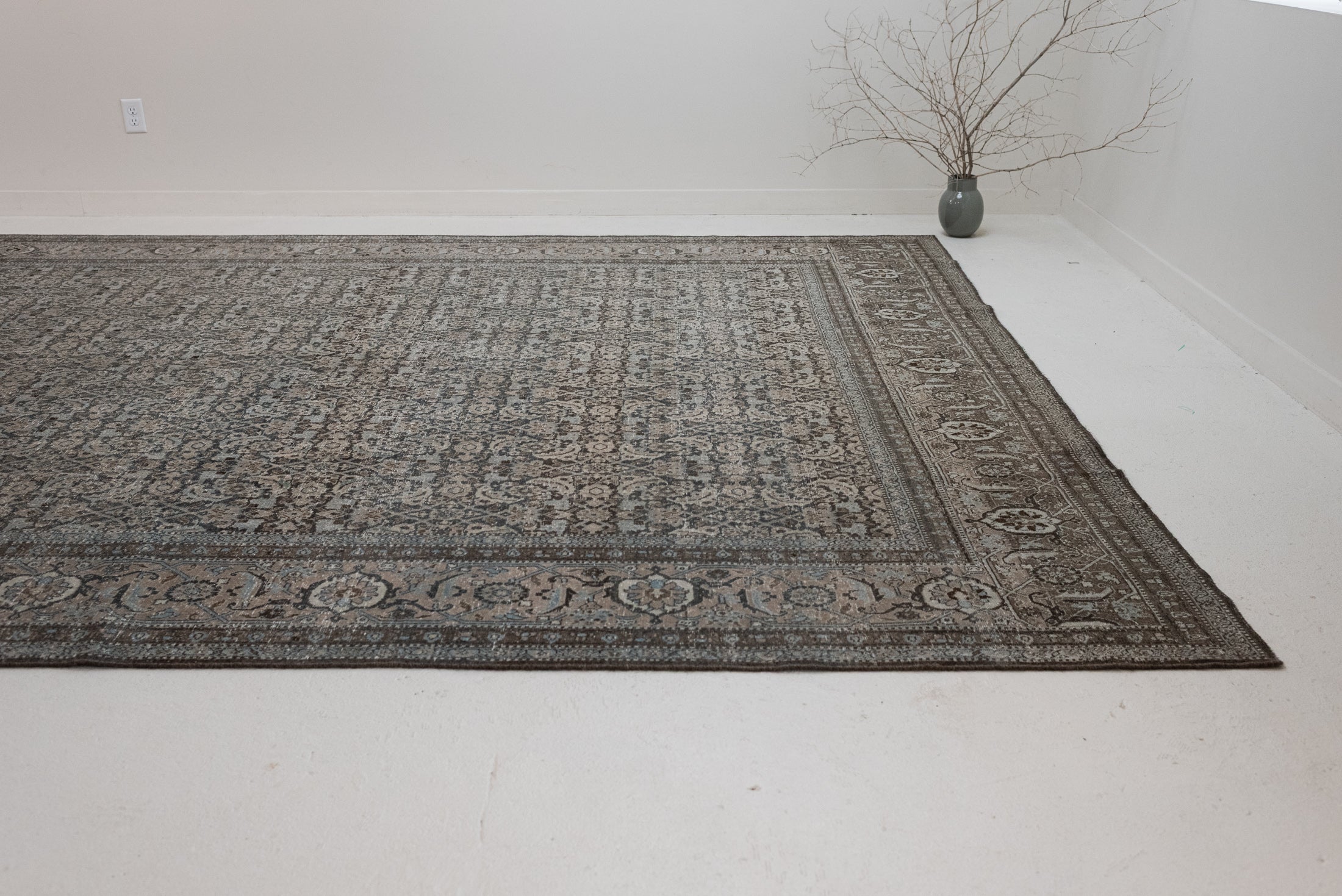 9&#39;5 x 12&#39;7 | Beautiful 1930s Tabriz Rug | L-3272