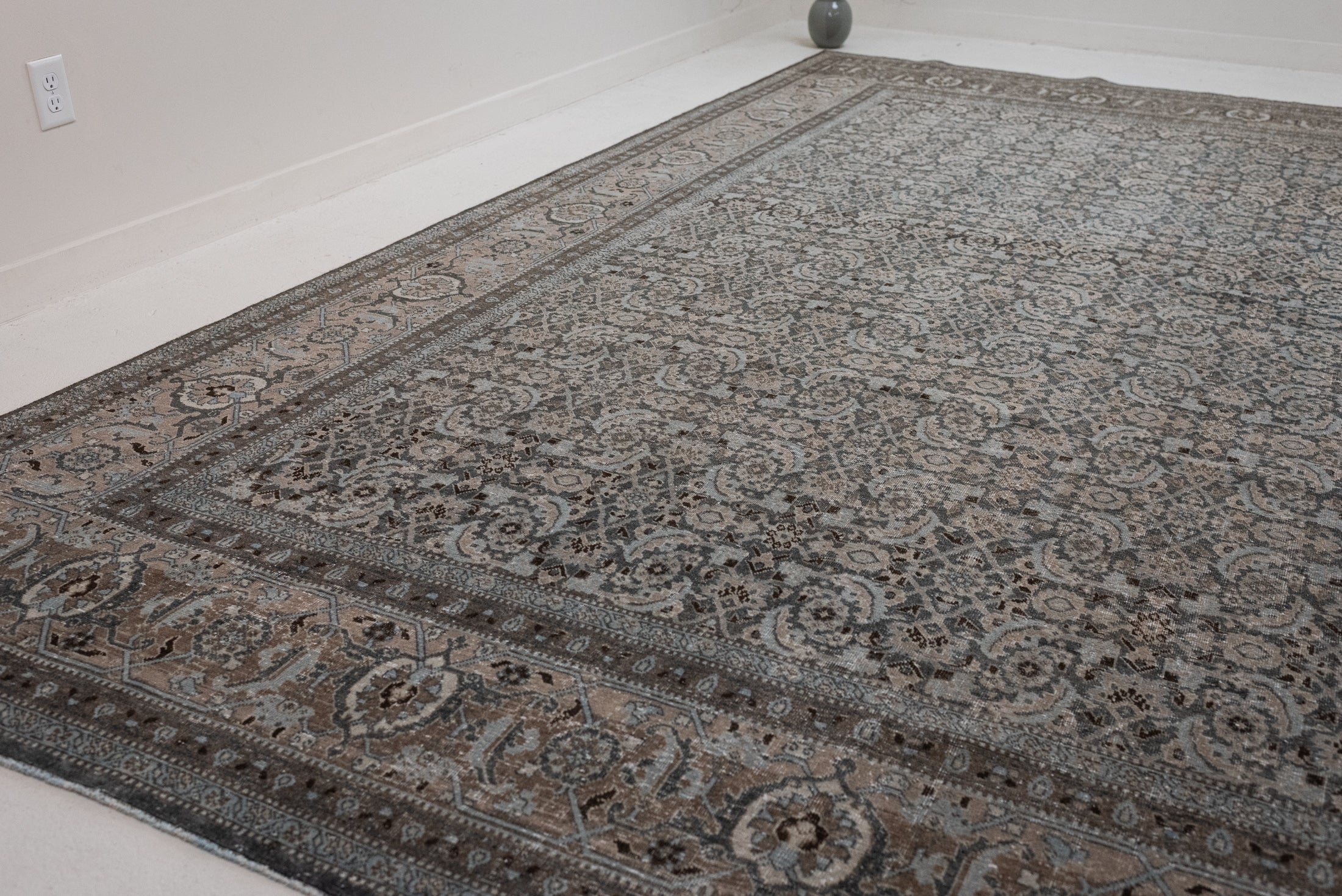 9&#39;5 x 12&#39;7 | Beautiful 1930s Tabriz Rug | L-3272