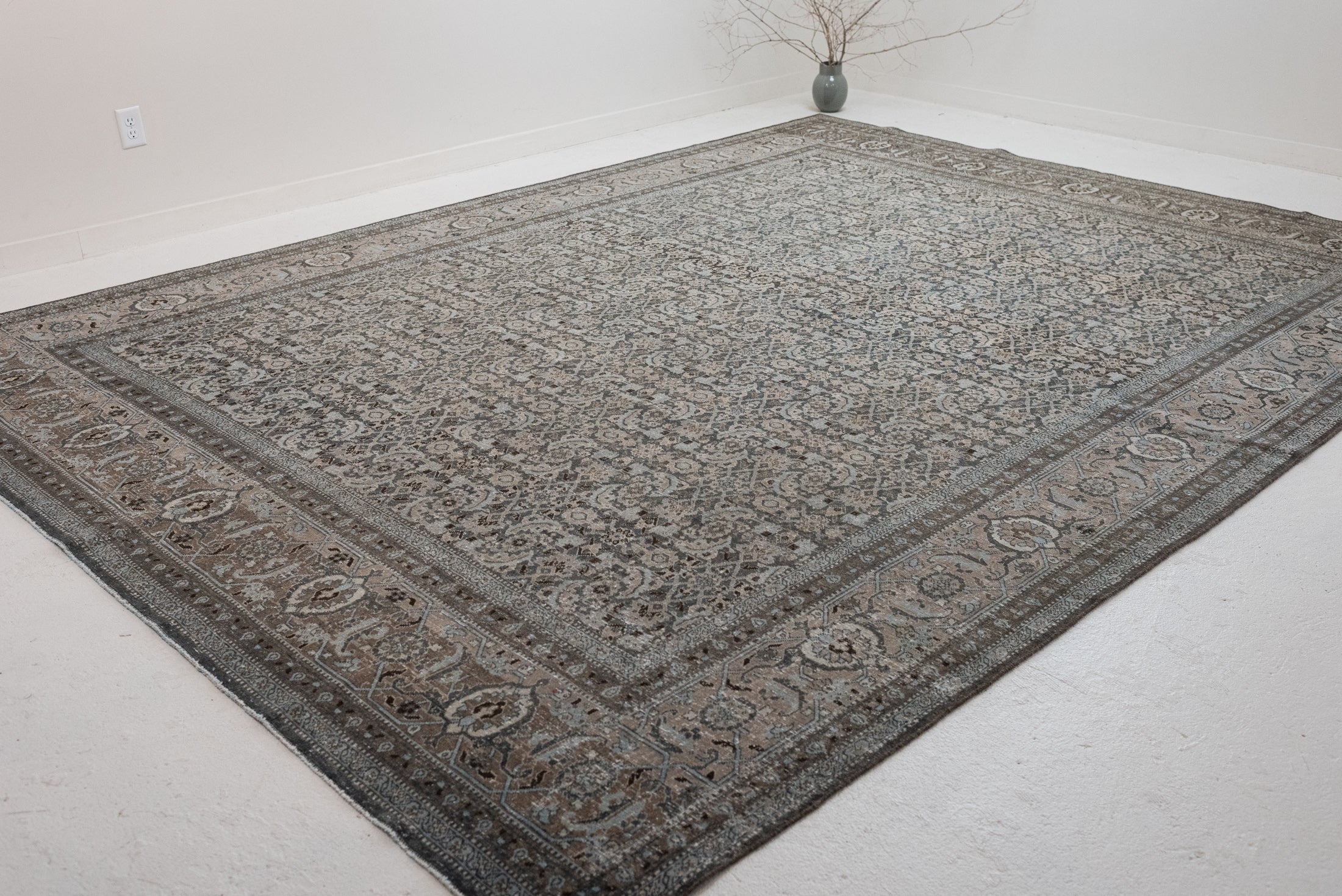 9&#39;5 x 12&#39;7 | Beautiful 1930s Tabriz Rug | L-3272