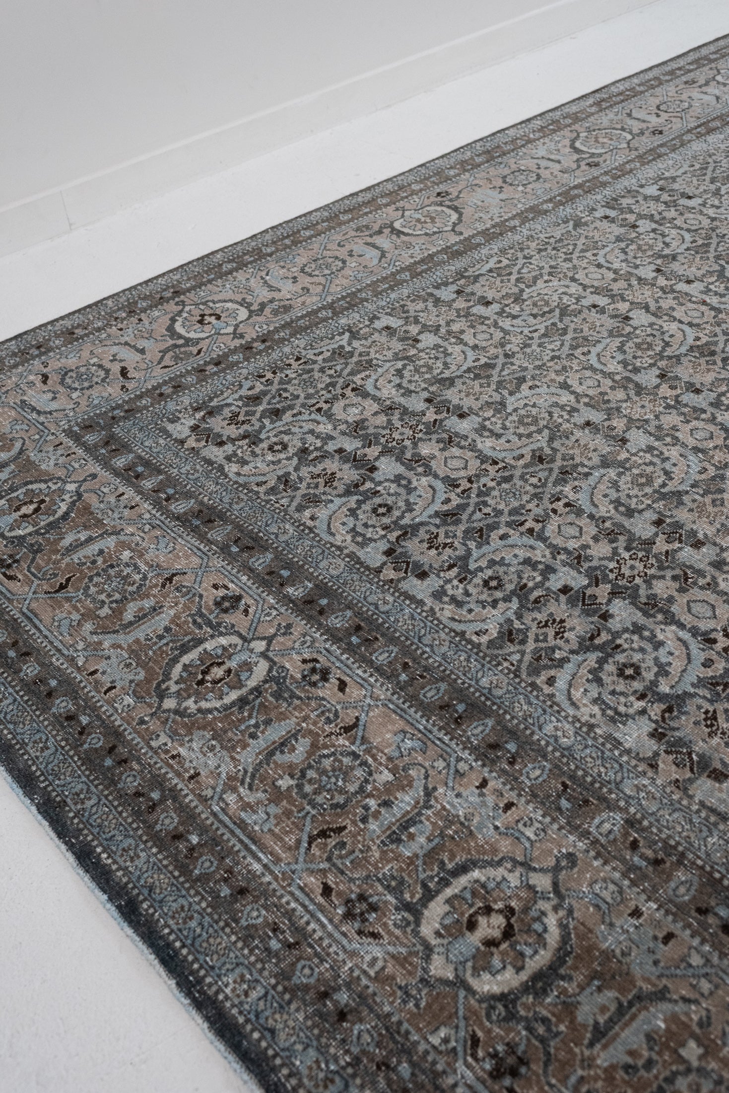 9&#39;5 x 12&#39;7 | Beautiful 1930s Tabriz Rug | L-3272