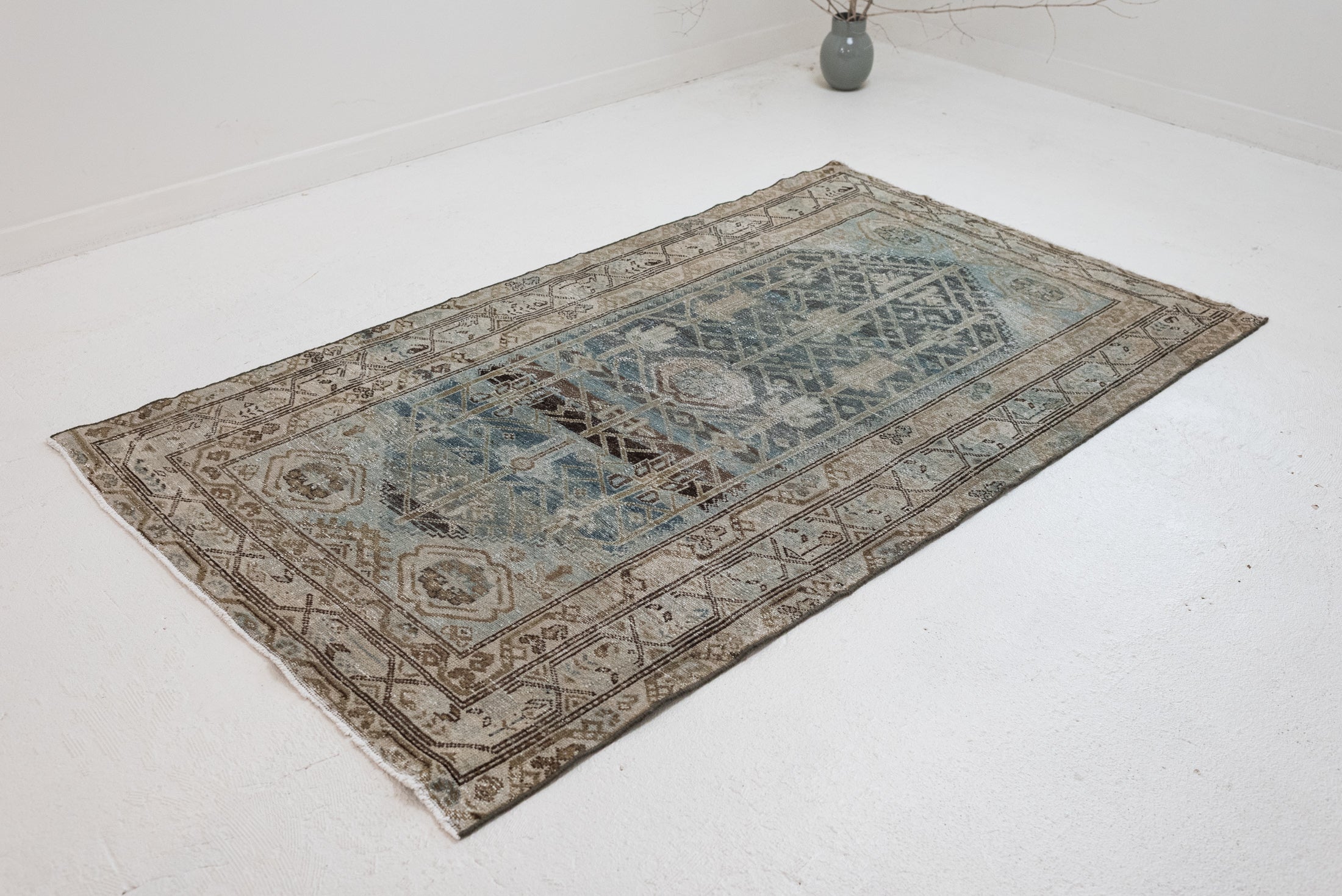 3&#39;10 x 6&#39;7 | Classic Medium Malayer Rug | W-3273