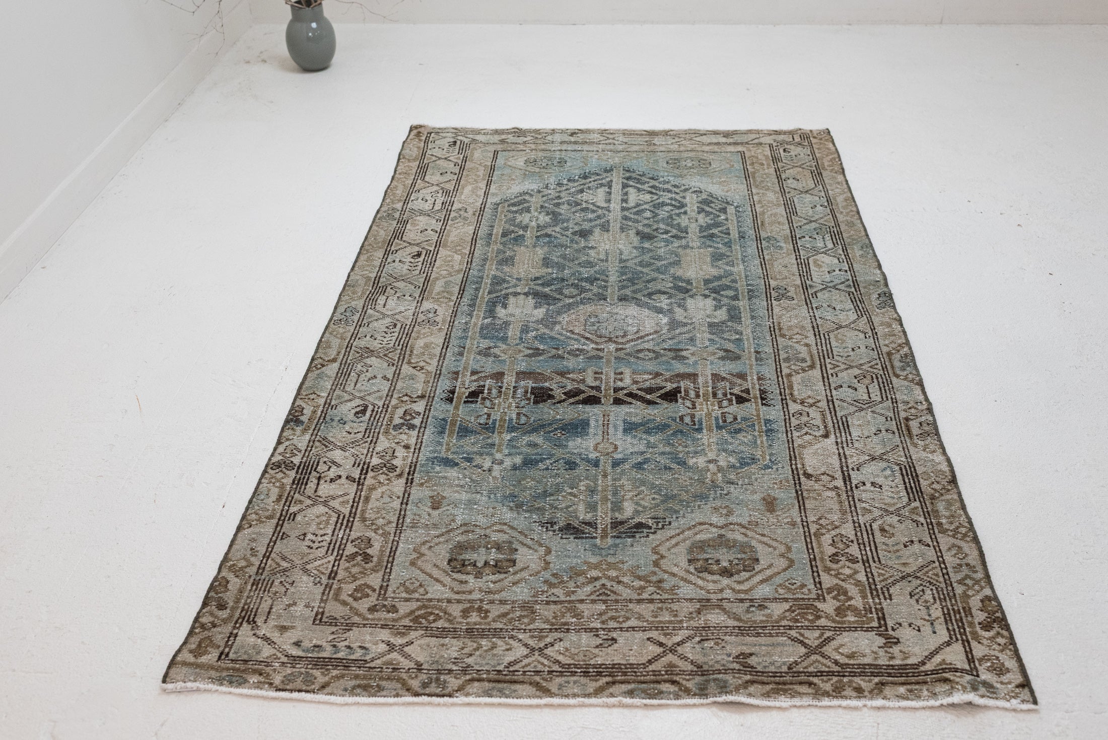 3&#39;10 x 6&#39;7 | Classic Medium Malayer Rug | W-3273