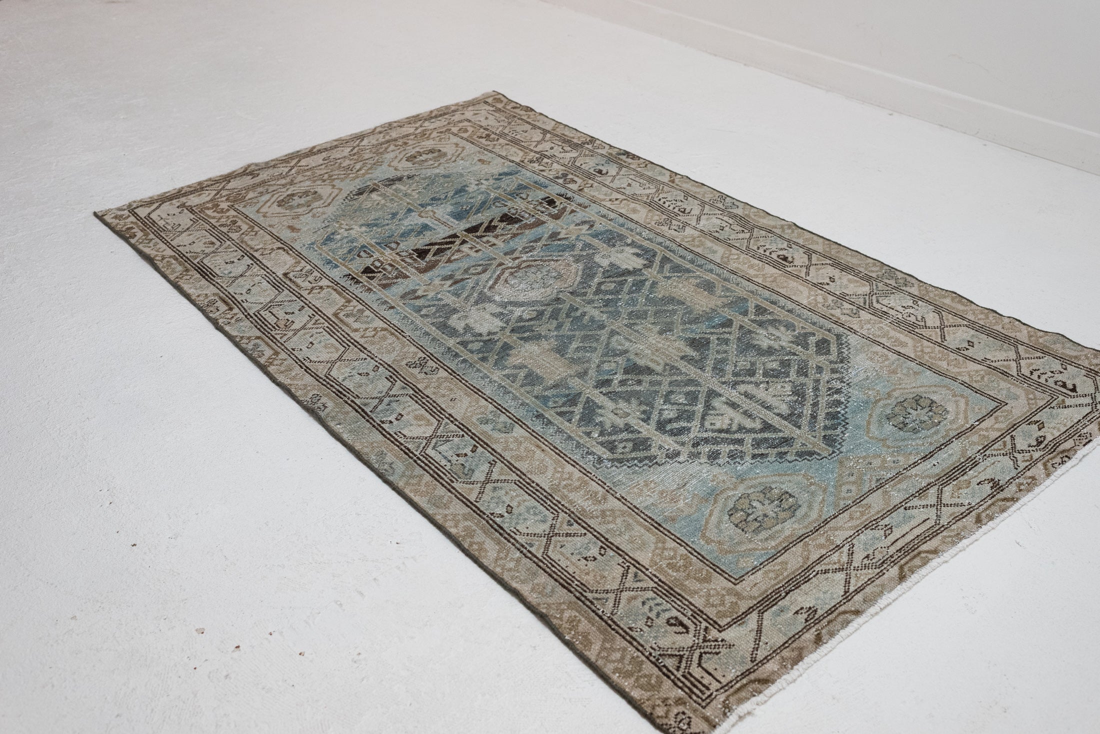 3&#39;10 x 6&#39;7 | Classic Medium Malayer Rug | W-3273