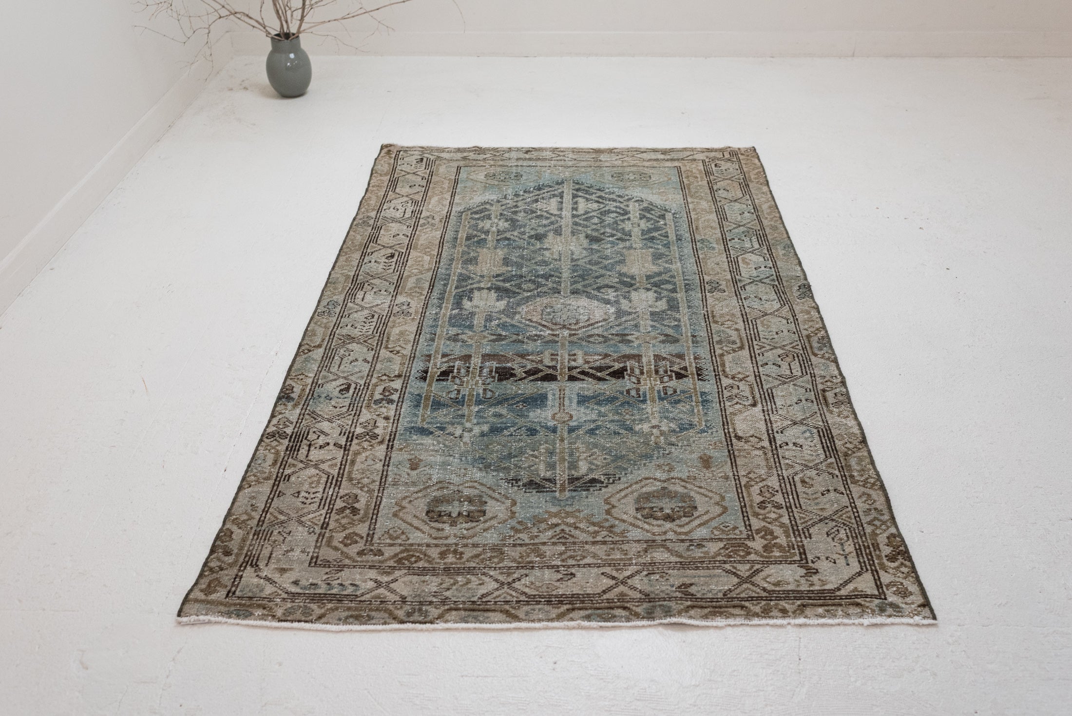 3&#39;10 x 6&#39;7 | Classic Medium Malayer Rug | W-3273