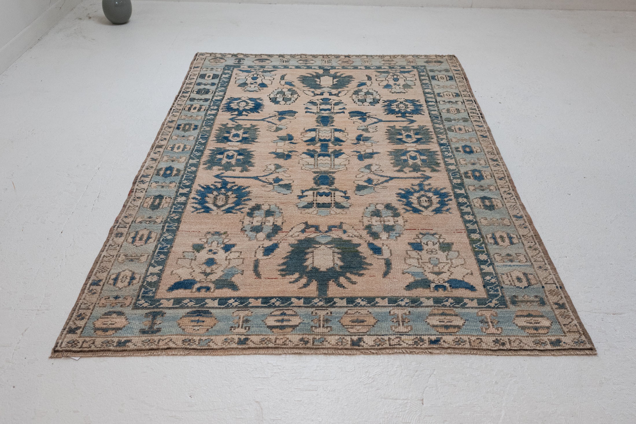 4&#39;5 x 7&#39;0 | 1970s Medium Oushak Scatter Rug | CE-W-3248