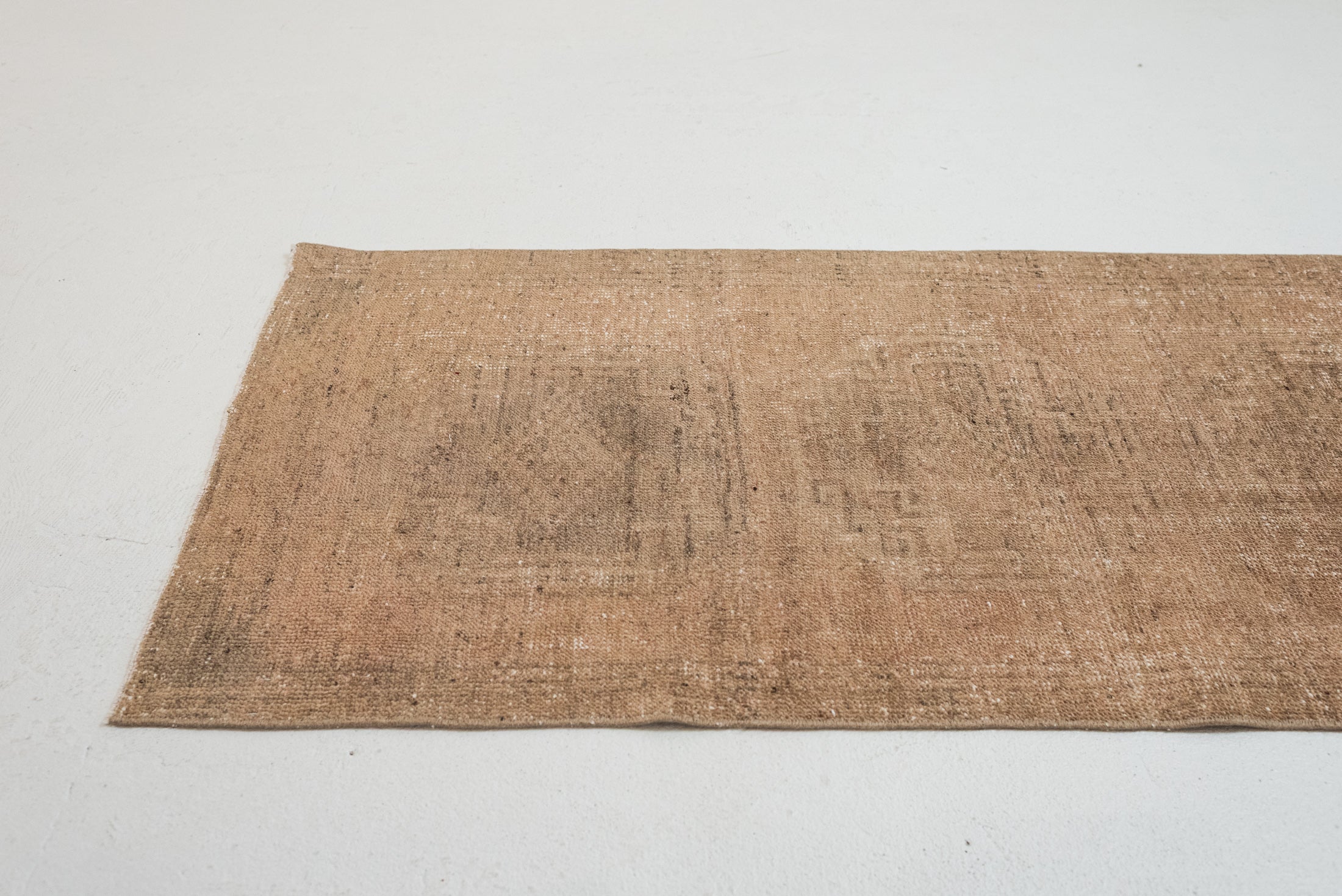 2&#39;8 x 5&#39;4 | Small Turkish Runner | CE-R-3240