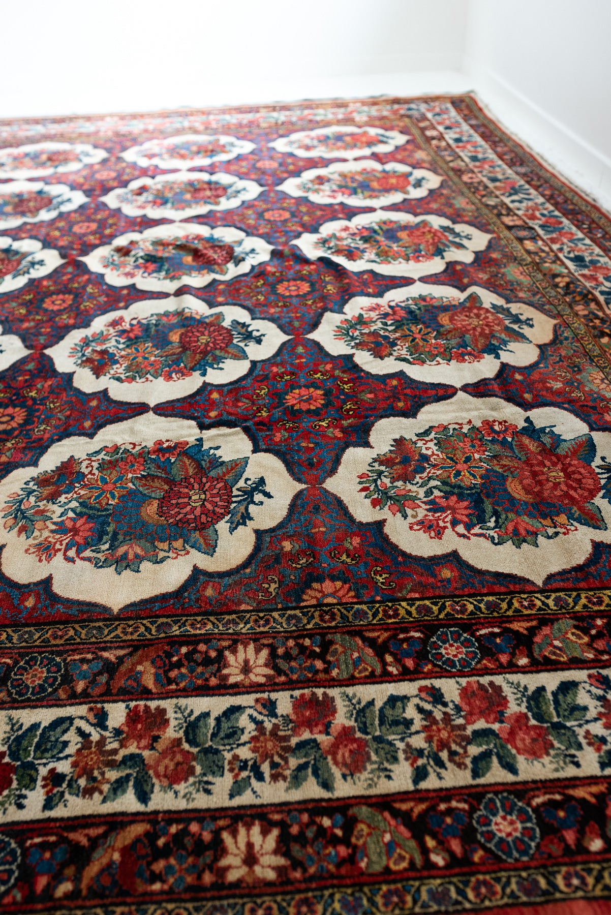 14&#39;6 x 18&#39;4 | Antique Bakhtiari | Queen