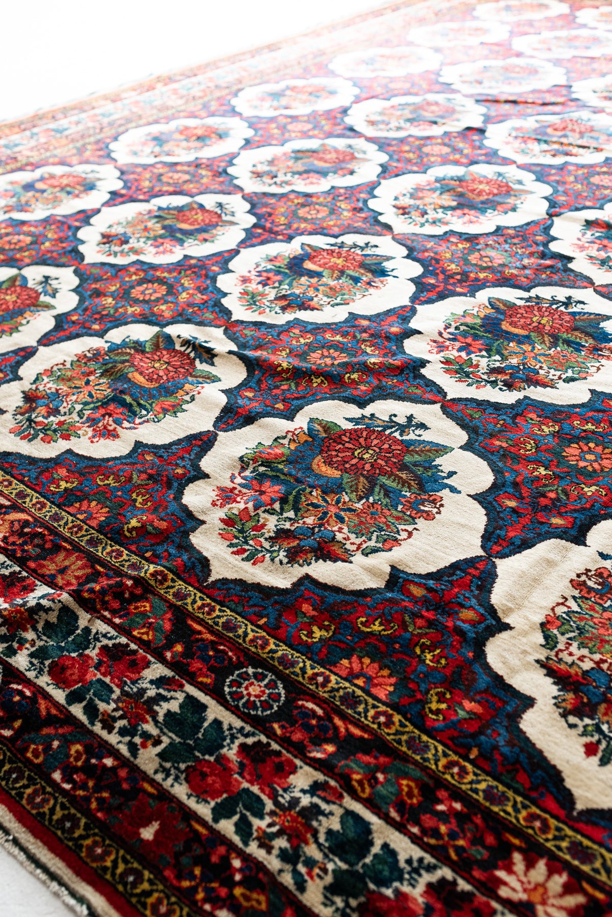 14&#39;6 x 18&#39;4 | Antique Bakhtiari | Queen