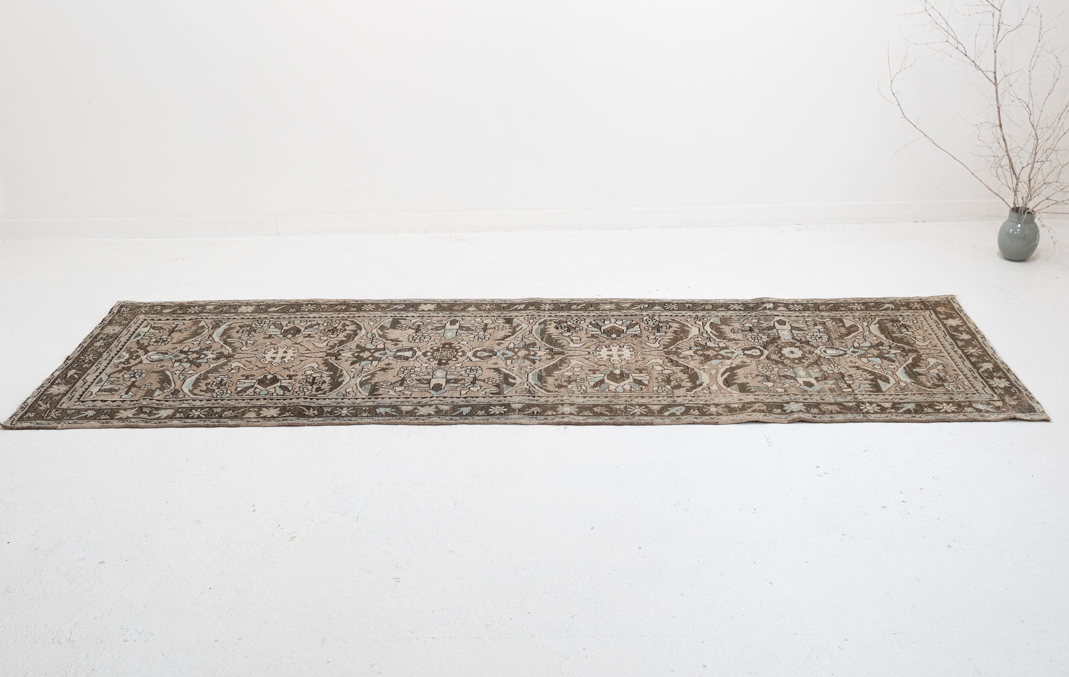 3'3 x 10'8 | R-4126