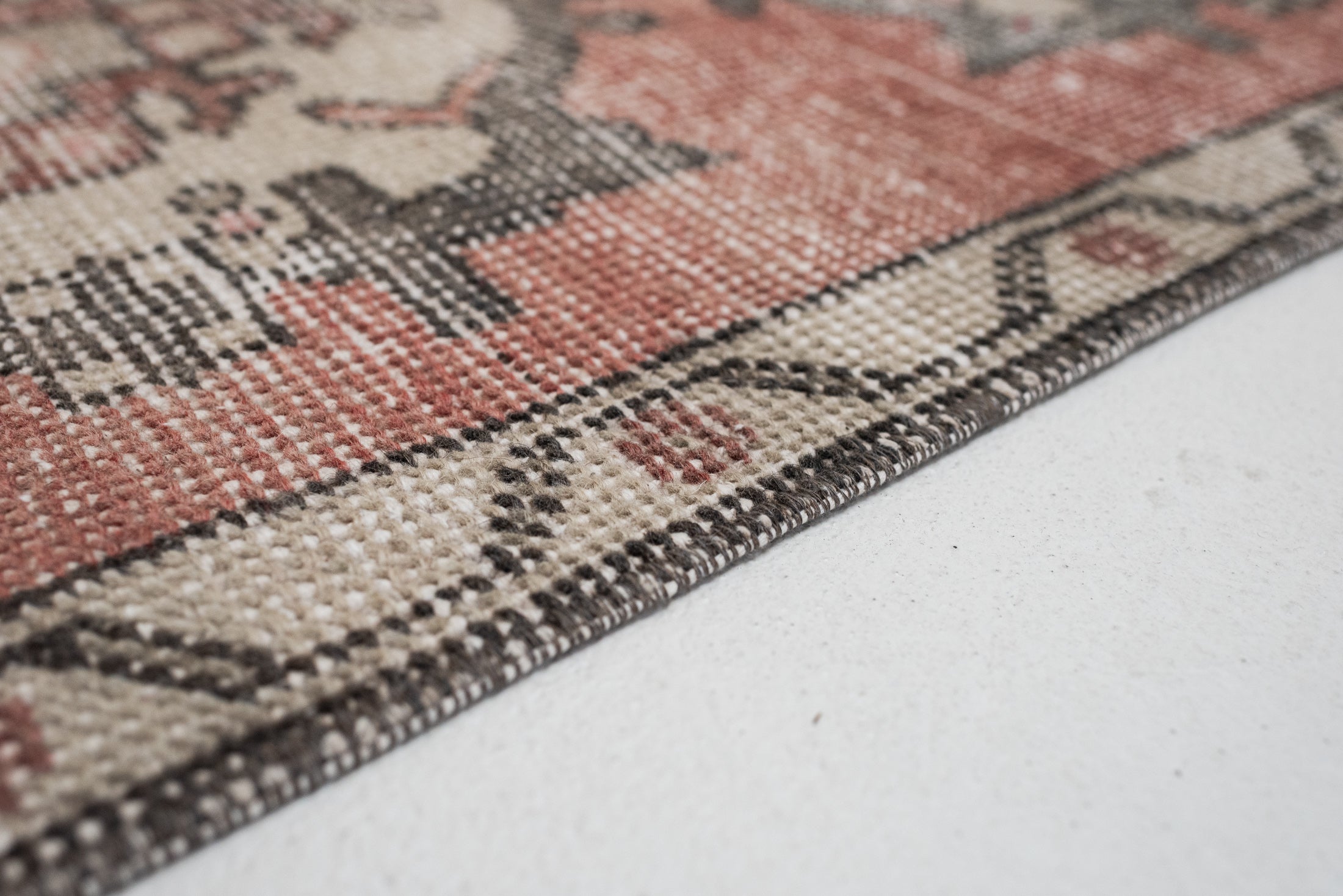 2&#39;3 x 8&#39;4 | Skinny Turkish Runner | R-3319