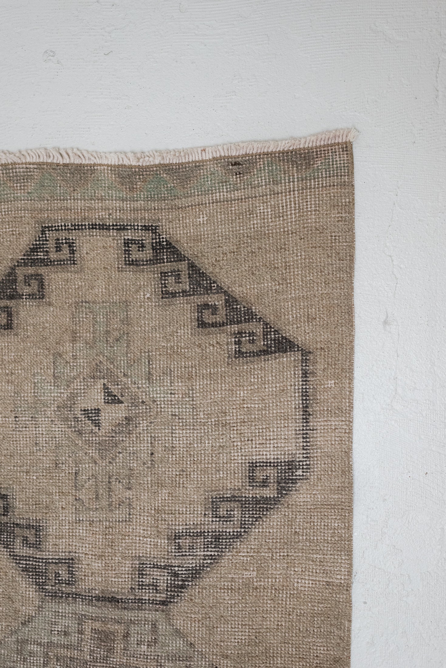 2&#39;7 x 11&#39;0 | Beautiful Vintage Runner | R-3317
