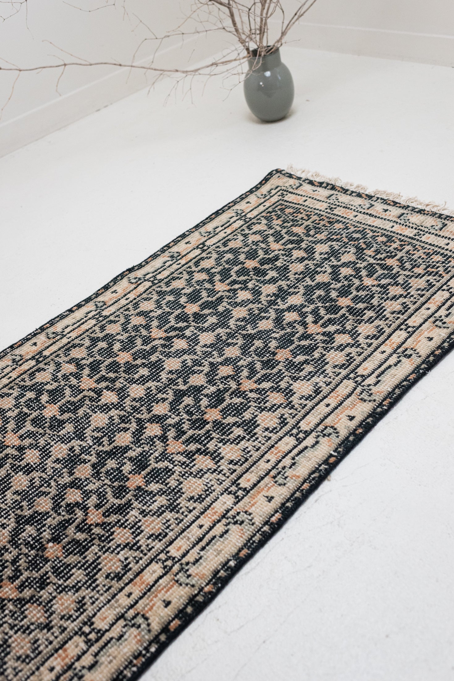 2&#39;5 x 8&#39;0 | Skinny Frances Runner | R-3264