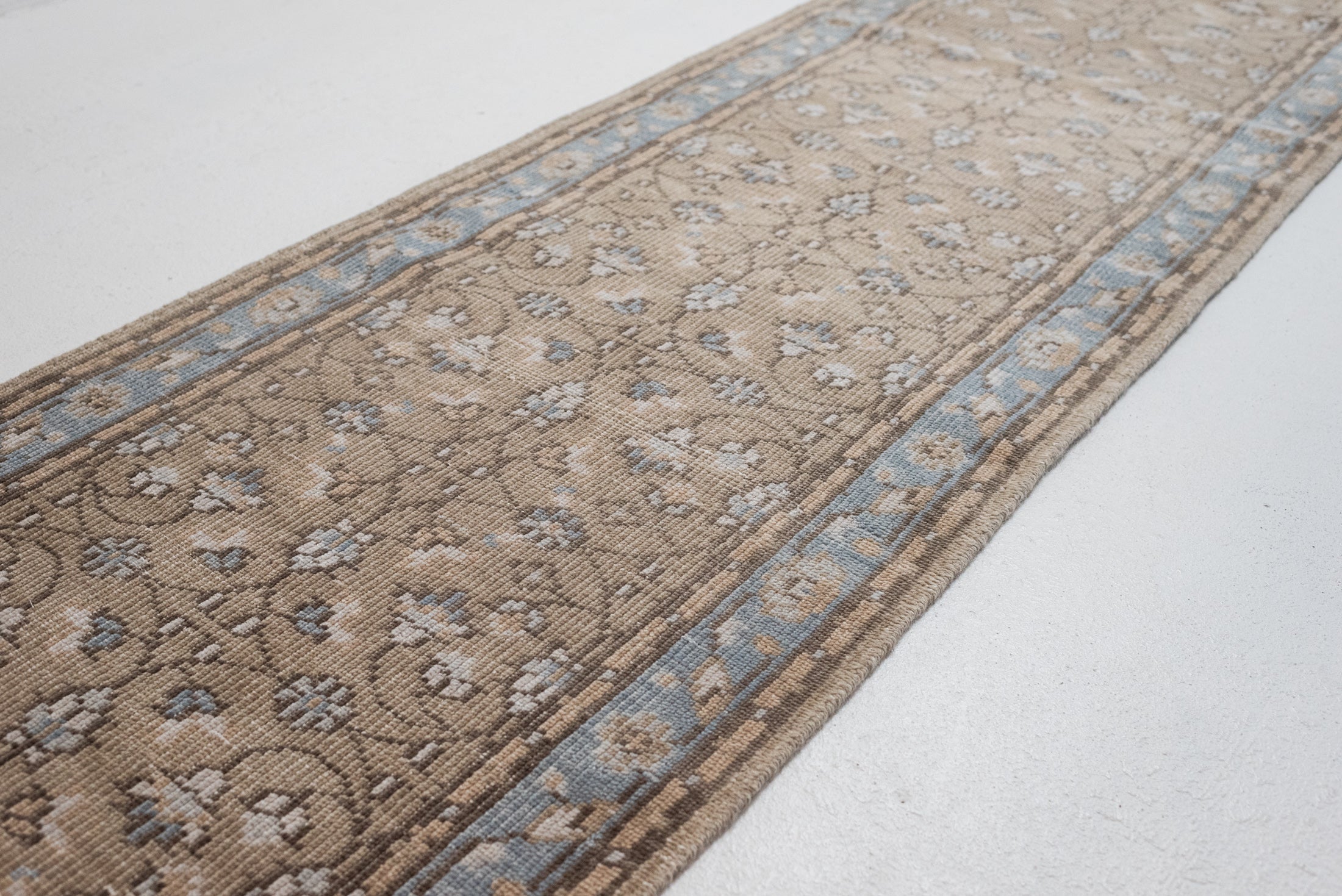 2&#39;10 x 10&#39;10 | Kathrina Runner | R-3265