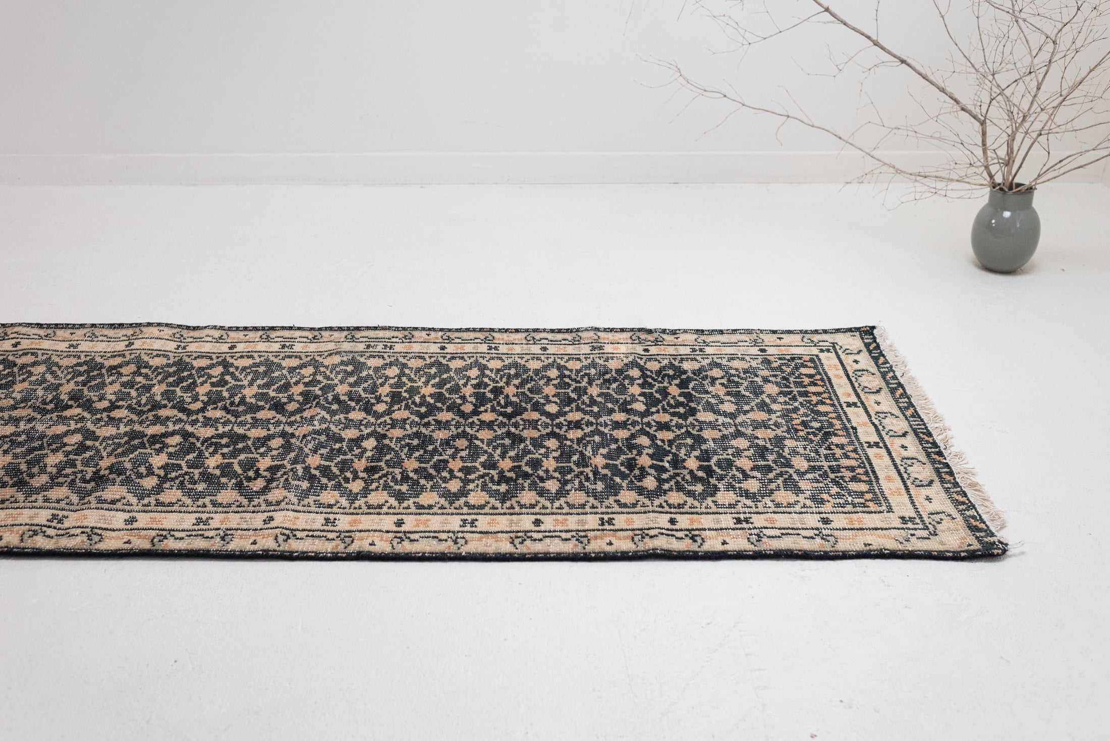 2&#39;8 x 10&#39;0 | Frances Runner | R-3263