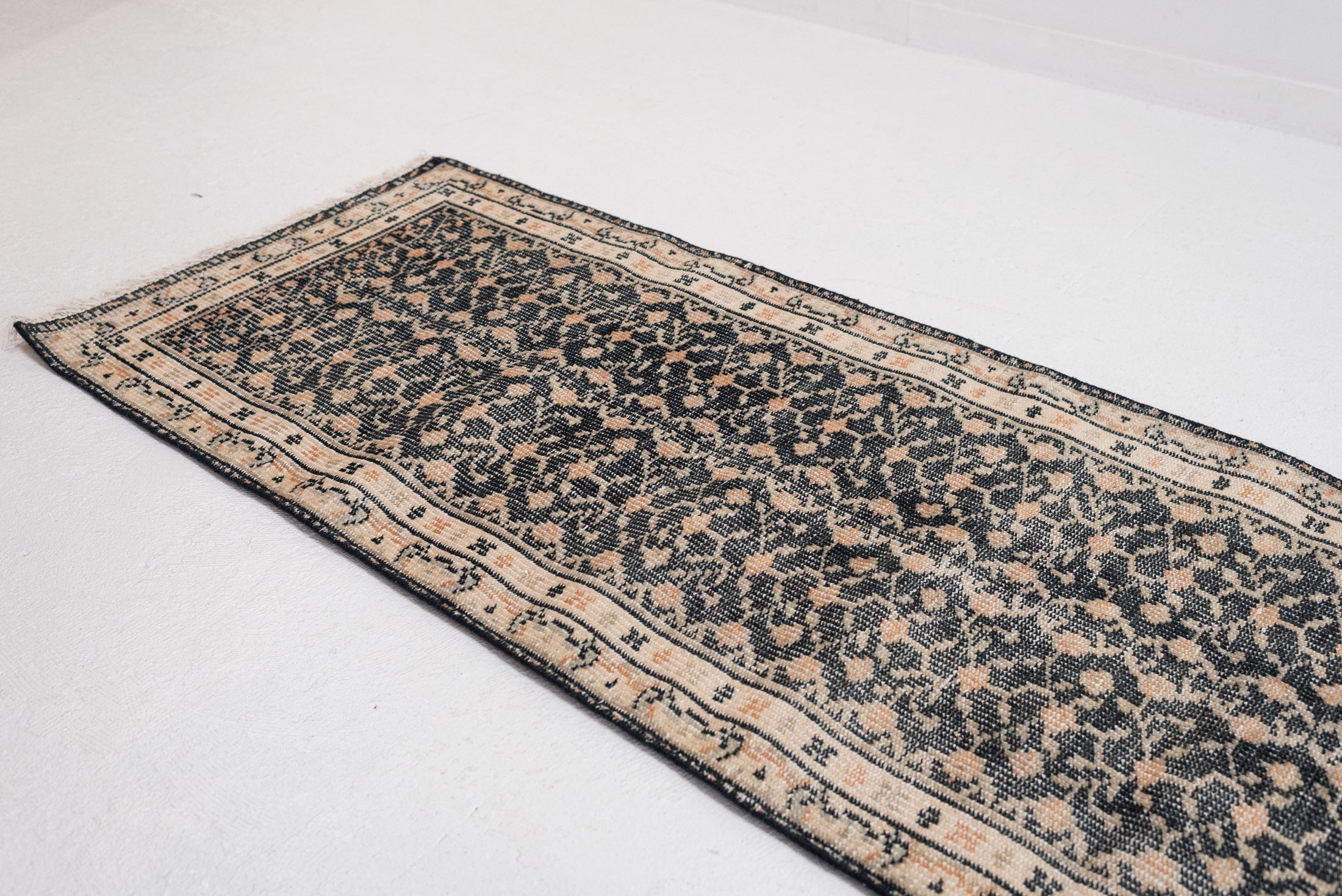 2&#39;8 x 10&#39;0 | Frances Runner | R-3263