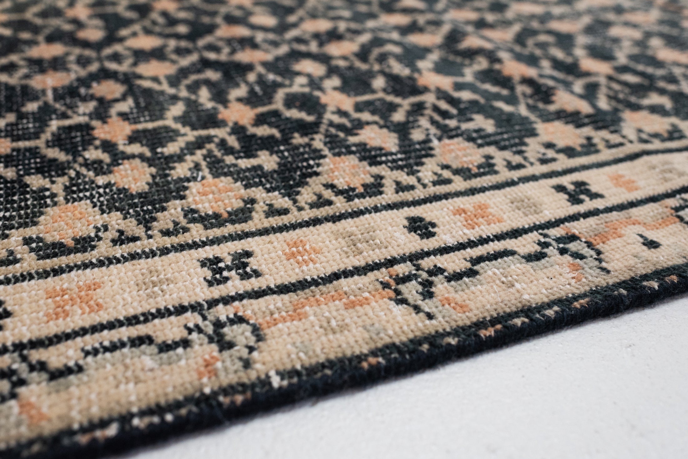 2&#39;8 x 10&#39;0 | Frances Runner | R-3263