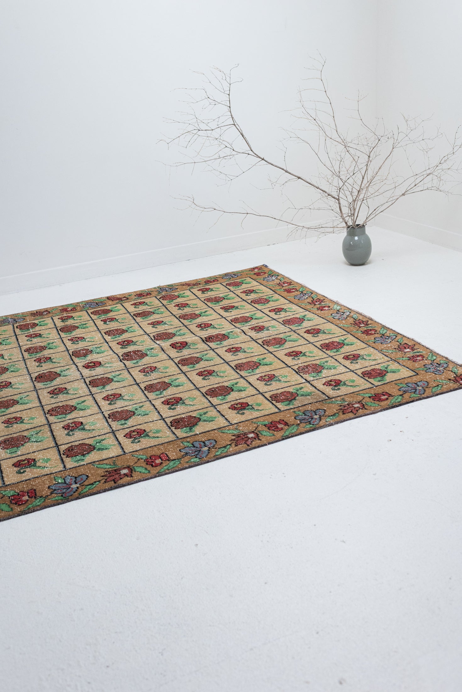 5&#39;8 x 8&#39;9 | Large Rose Rug | C-3310