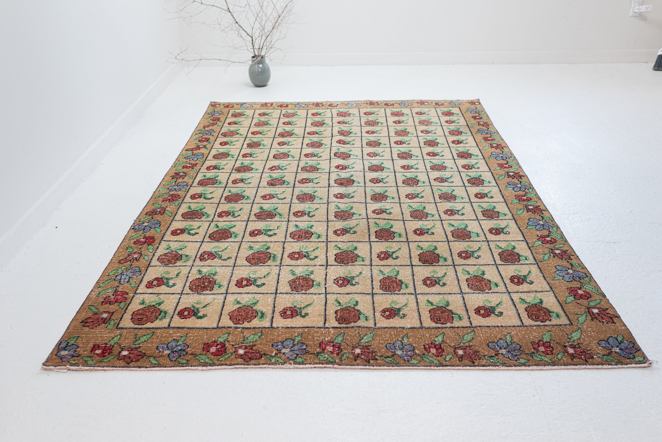 5&#39;8 x 8&#39;9 | Large Rose Rug | C-3310