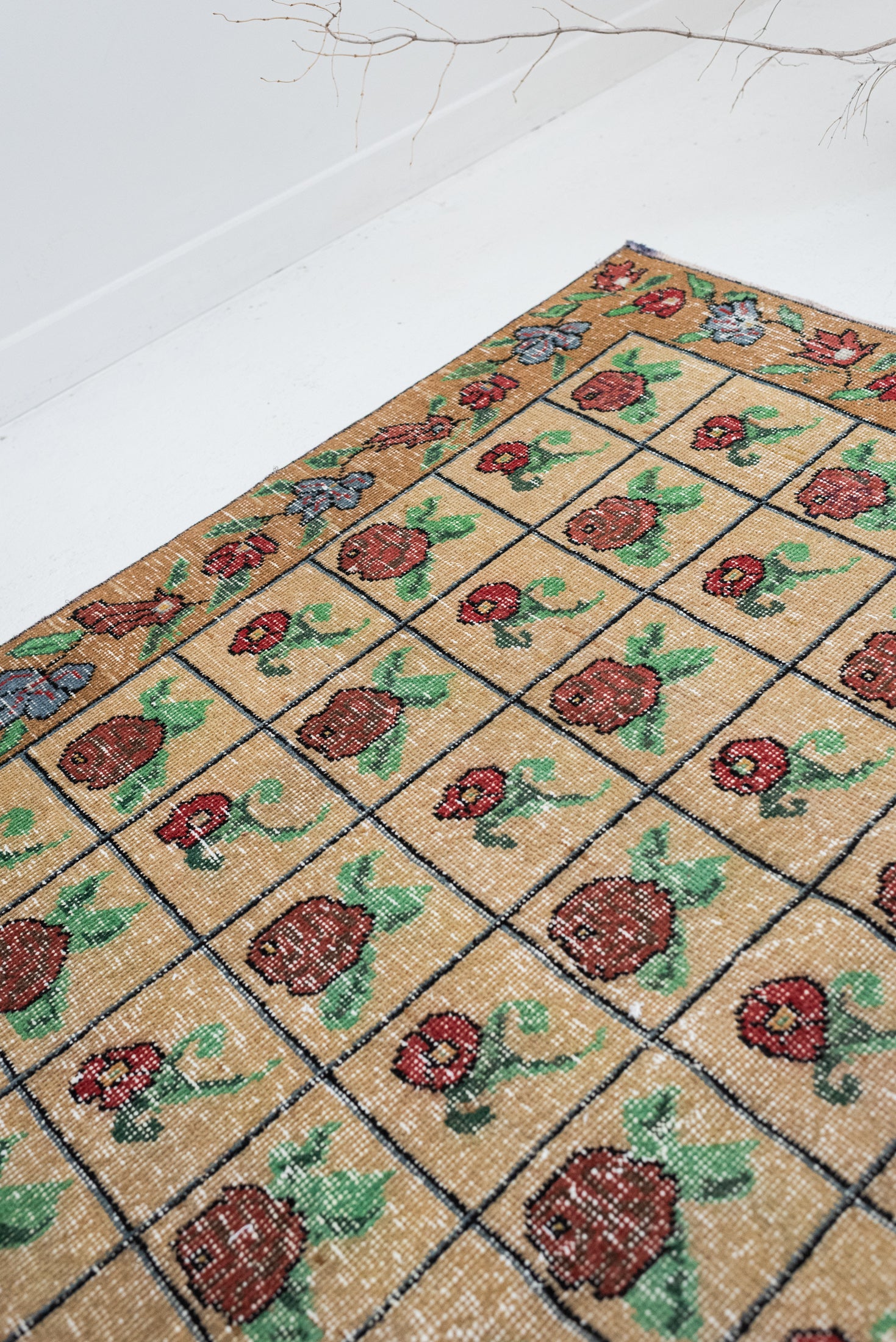 5&#39;8 x 8&#39;9 | Large Rose Rug | C-3310