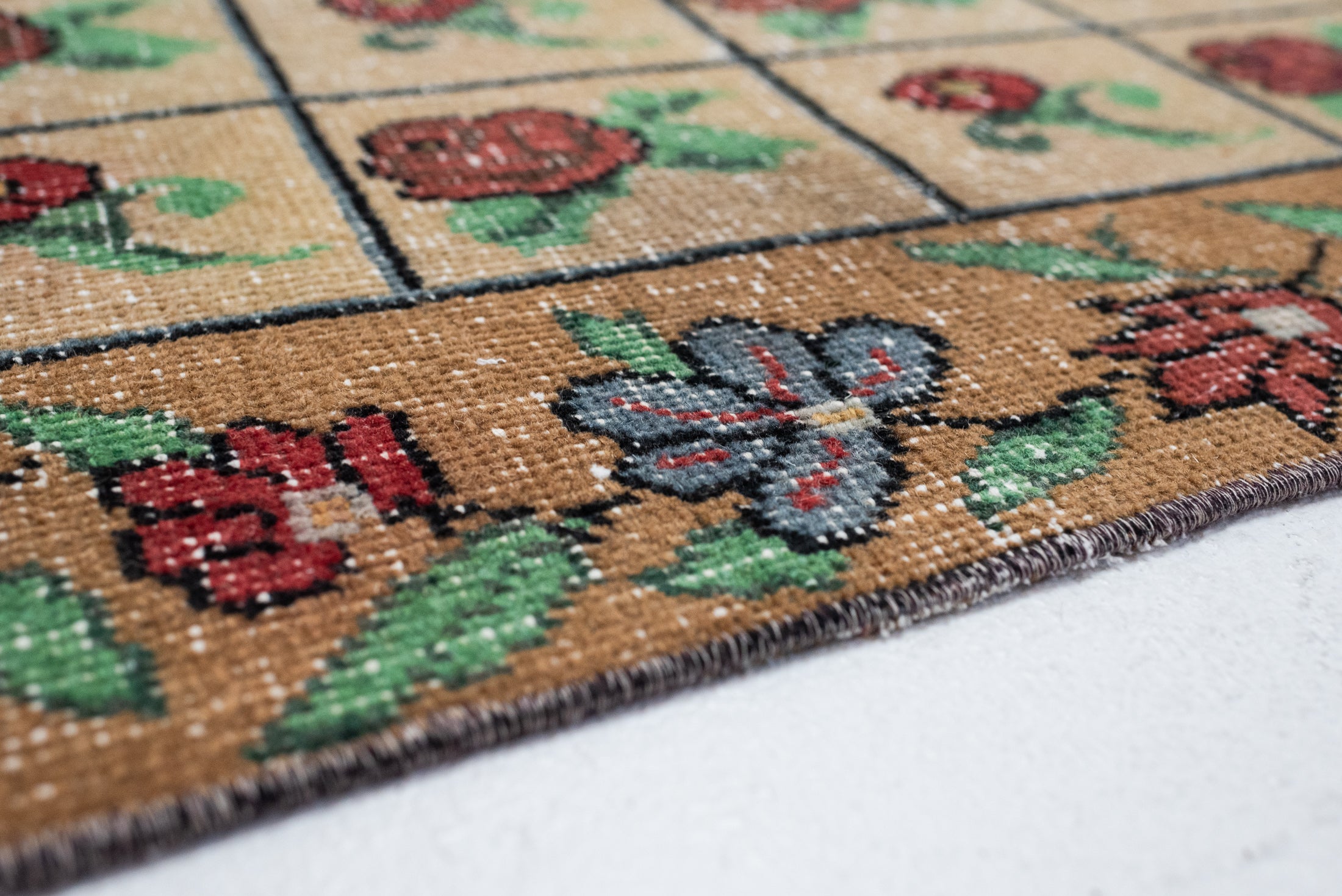 5&#39;8 x 8&#39;9 | Large Rose Rug | C-3310