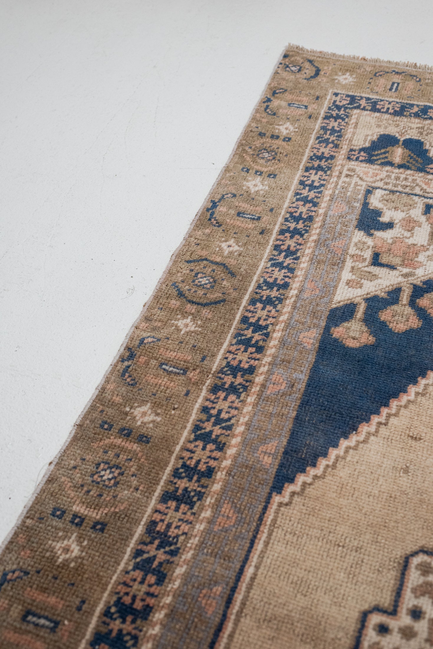 3&#39;6 x 6&#39;8 | Medium Vintage Anatolian Rug | W-3307