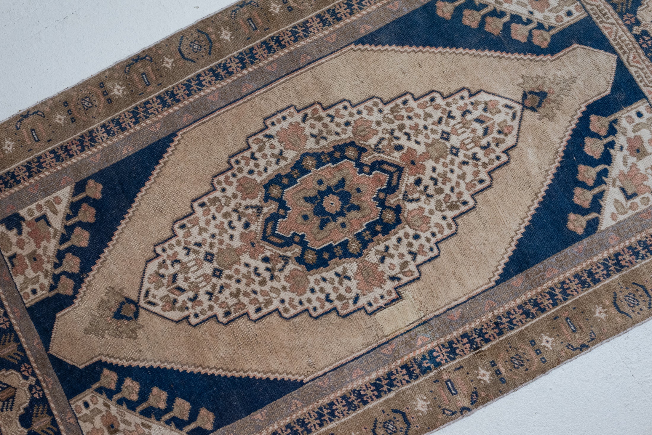3&#39;6 x 6&#39;8 | Medium Vintage Anatolian Rug | W-3307
