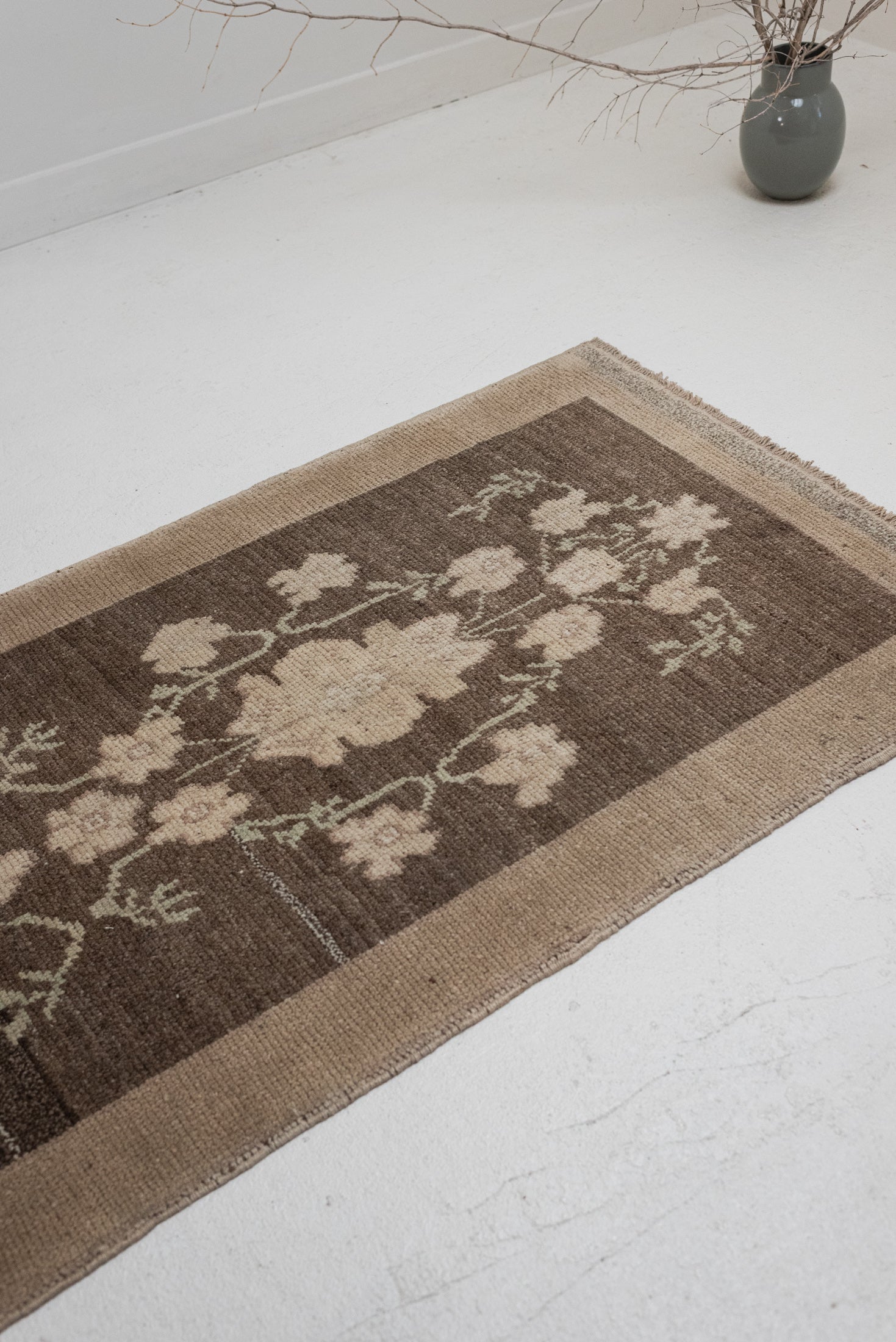2&#39;5 x 6&#39;0 | Short Skinny Vintage Runner | R-3296