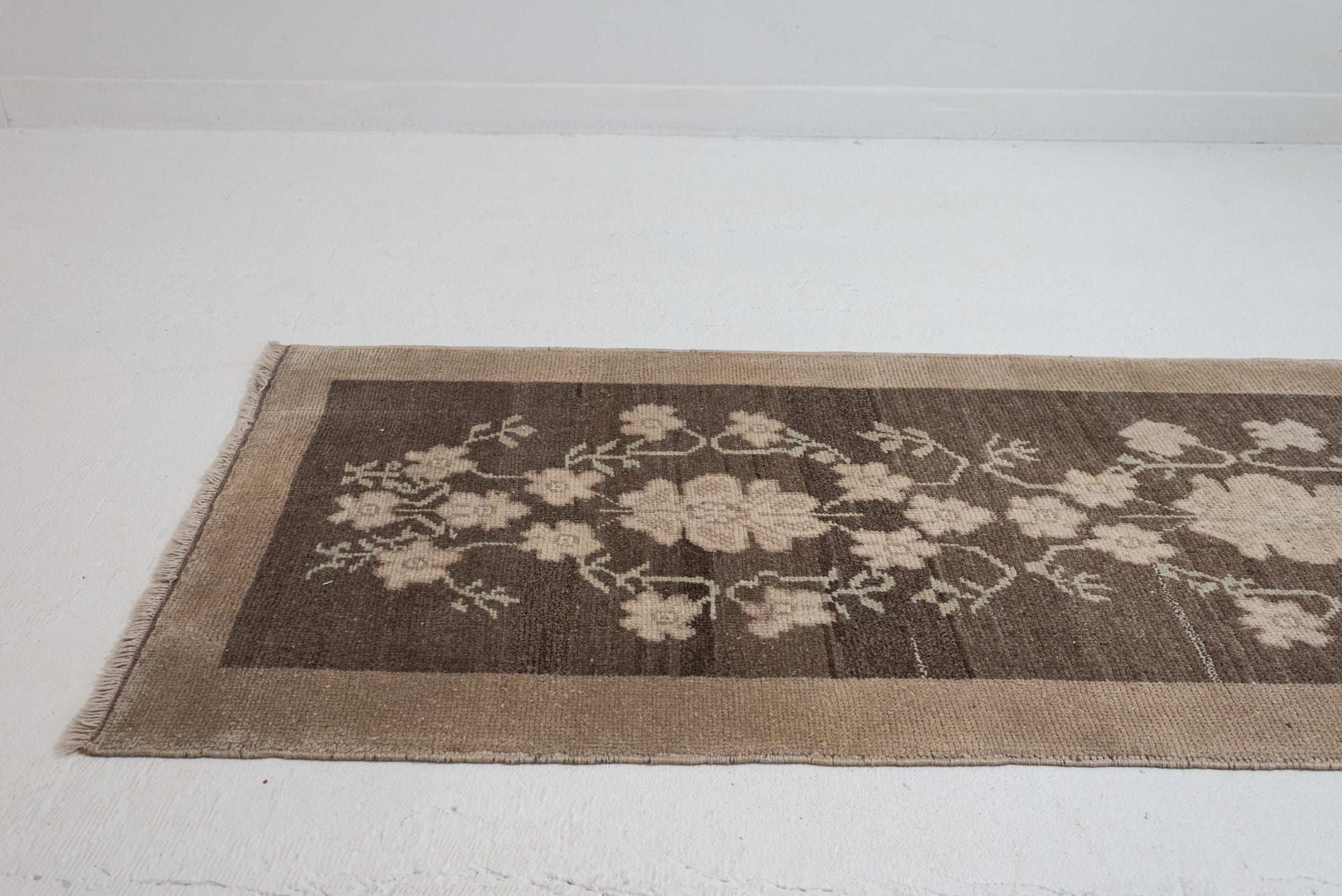 2&#39;5 x 6&#39;0 | Short Skinny Vintage Runner | R-3296