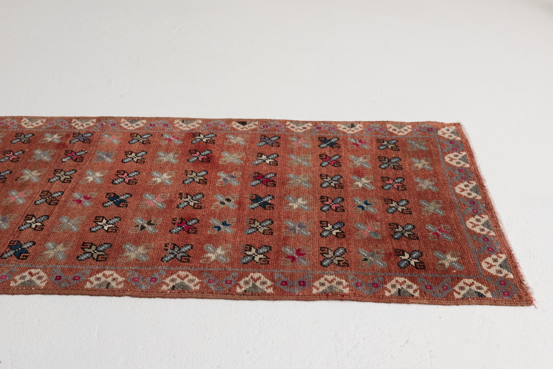 2&#39;1 x 6&#39;7 | Small Vintage Runner | R-2735