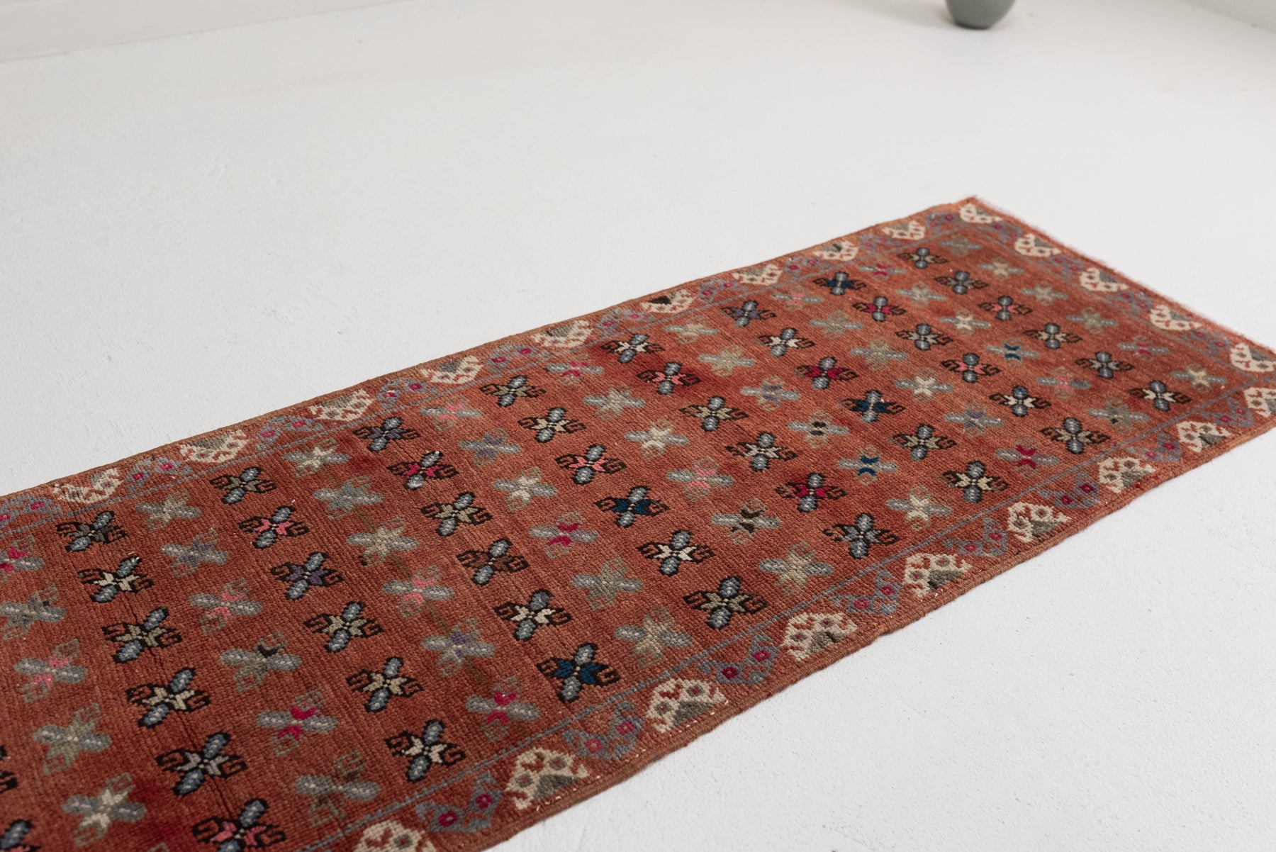 2&#39;1 x 6&#39;7 | Small Vintage Runner | R-2735