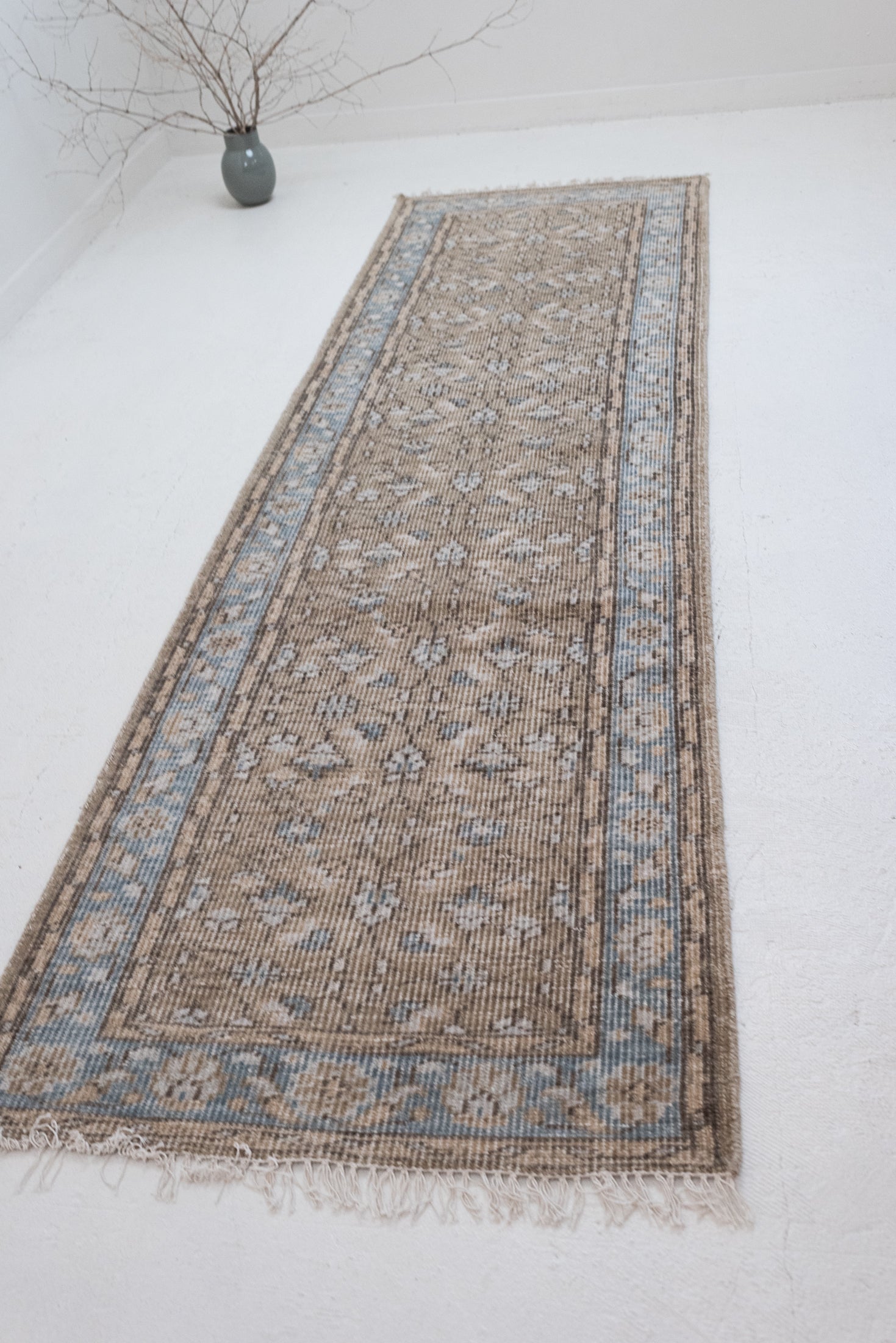 2&#39;10 x 10&#39;0 | Skinny Kathrina Runner | R-3261