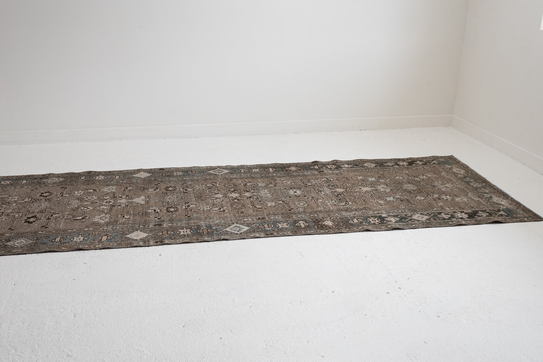 3&#39;3 x 10&#39;4 | 1930s Malayer Runner | CE-R-3346
