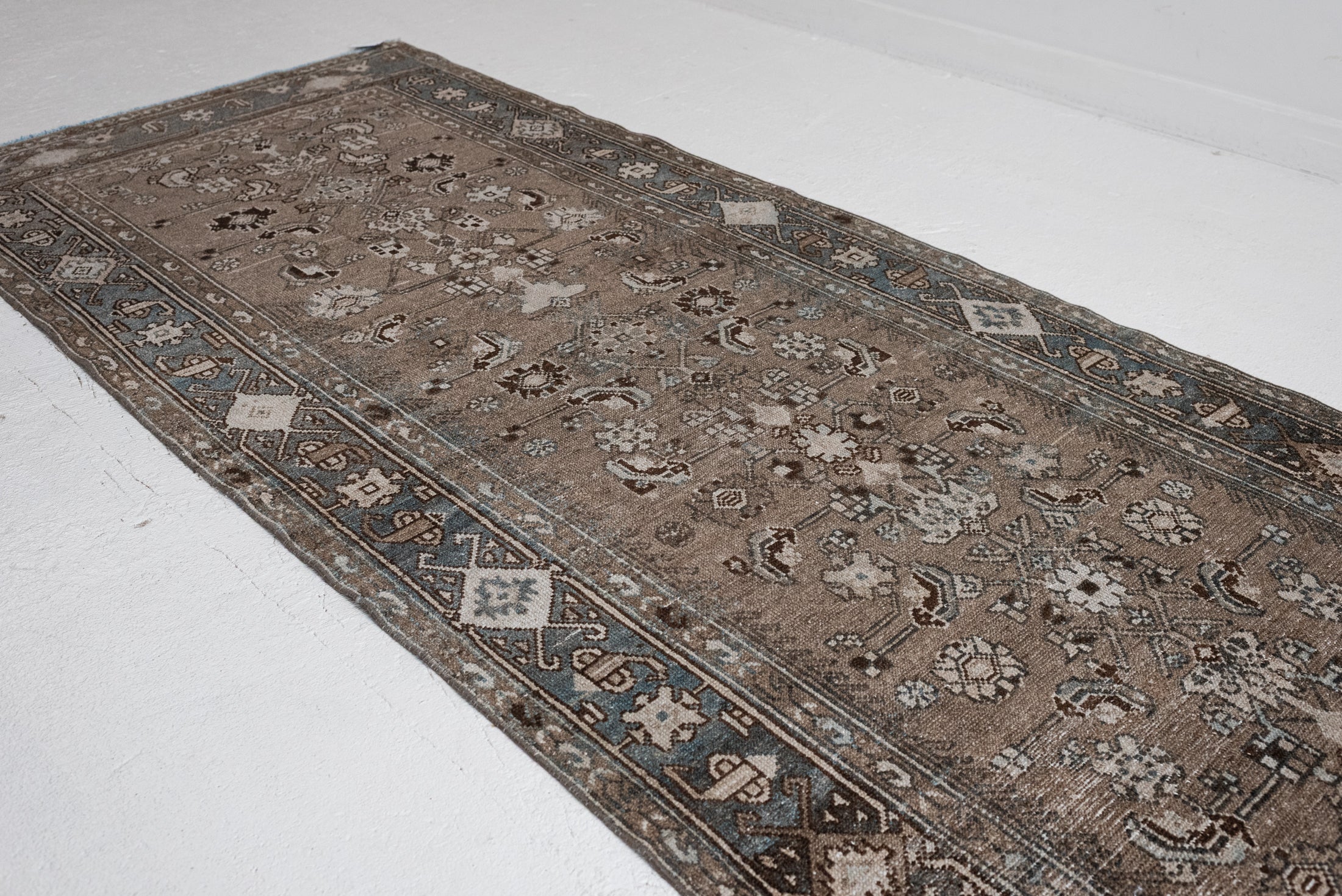 3&#39;3 x 10&#39;4 | 1930s Malayer Runner | CE-R-3346