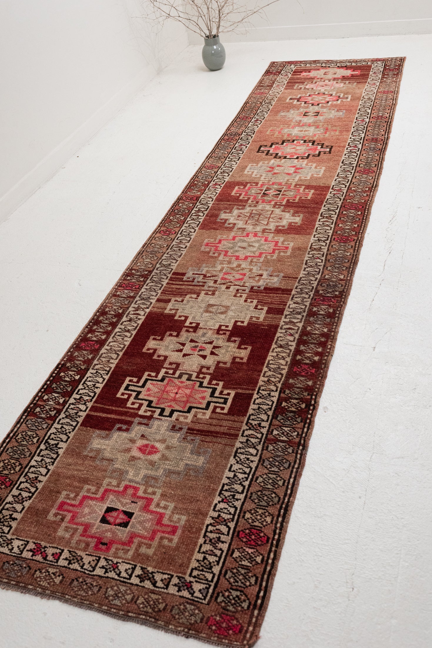 2&#39;10 x 12&#39;3 | Colorful Vintage Runner | R-3518